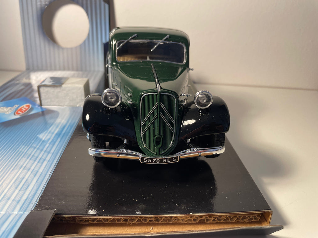 Citroën traction AV 11 coupé verde scuro del 1938 - SOLIDO riferimento 8179