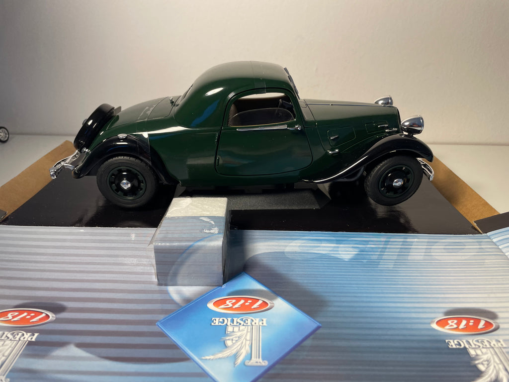 Citroën traction AV 11 coupé verde scuro del 1938 - SOLIDO riferimento 8179