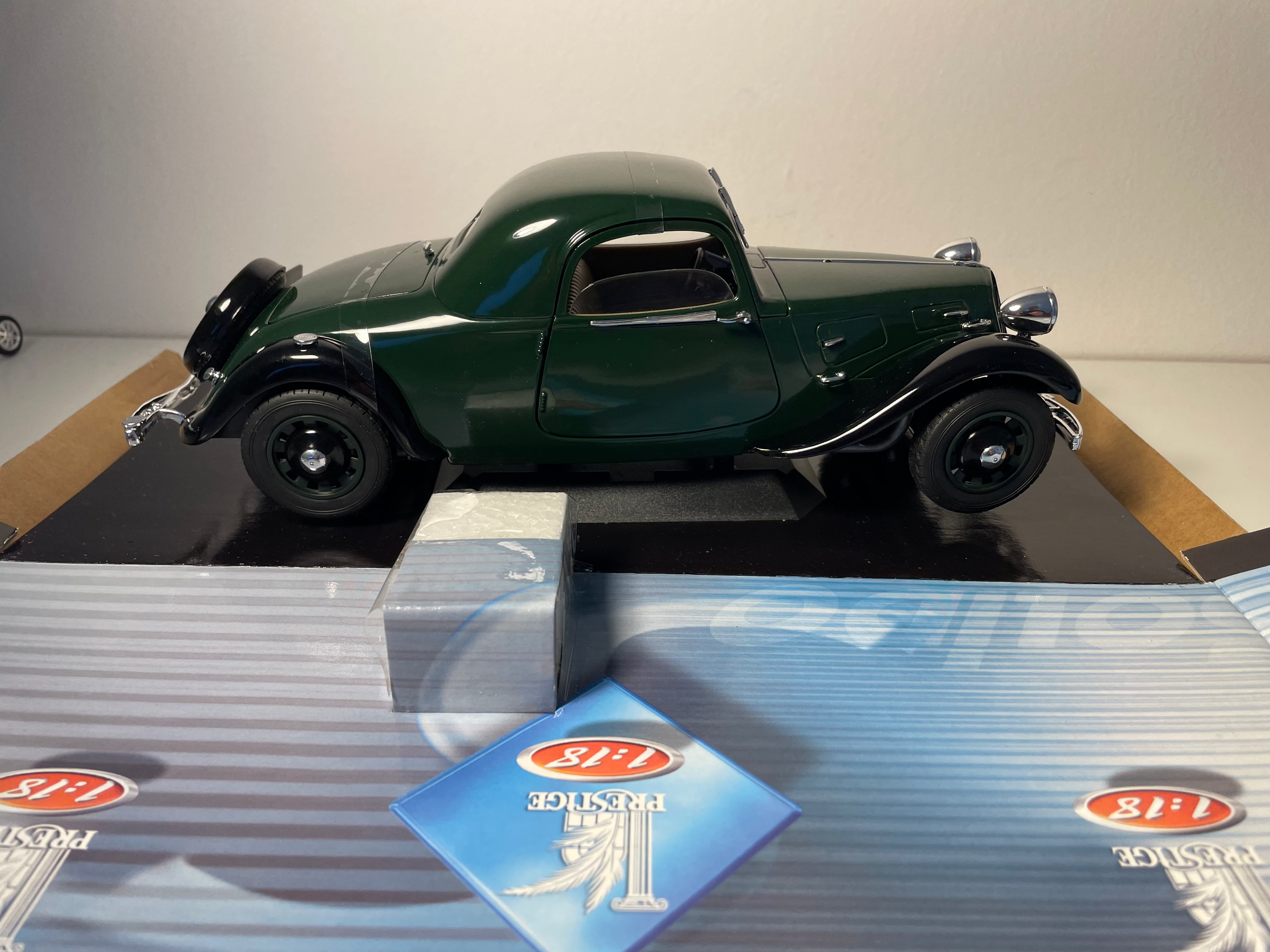 Citroën traction AV 11 coupé verde scuro del 1938 - SOLIDO riferimento 8179
