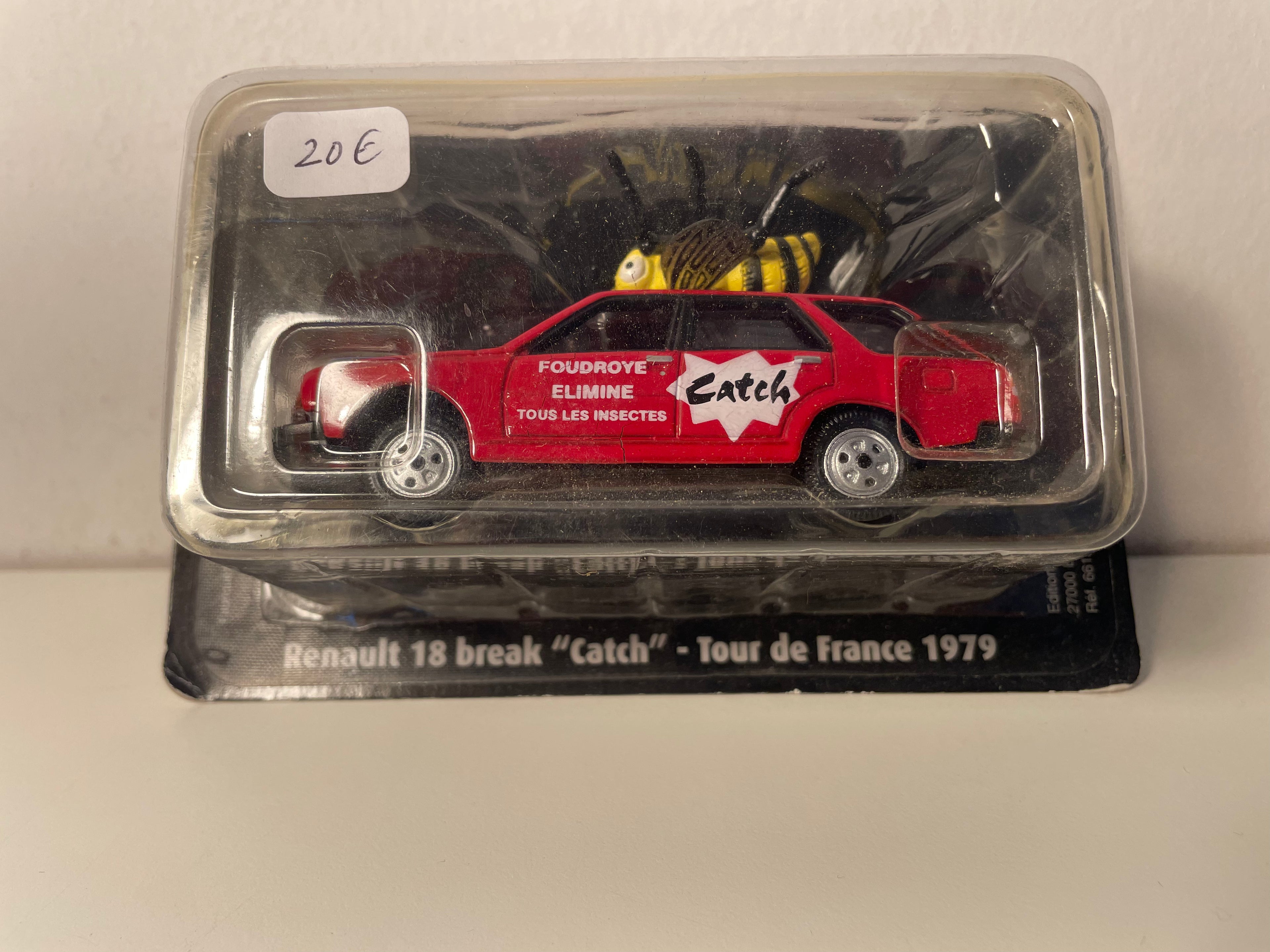 Renault 18 break rouge avec publicité CATCH du tour de France de 1979