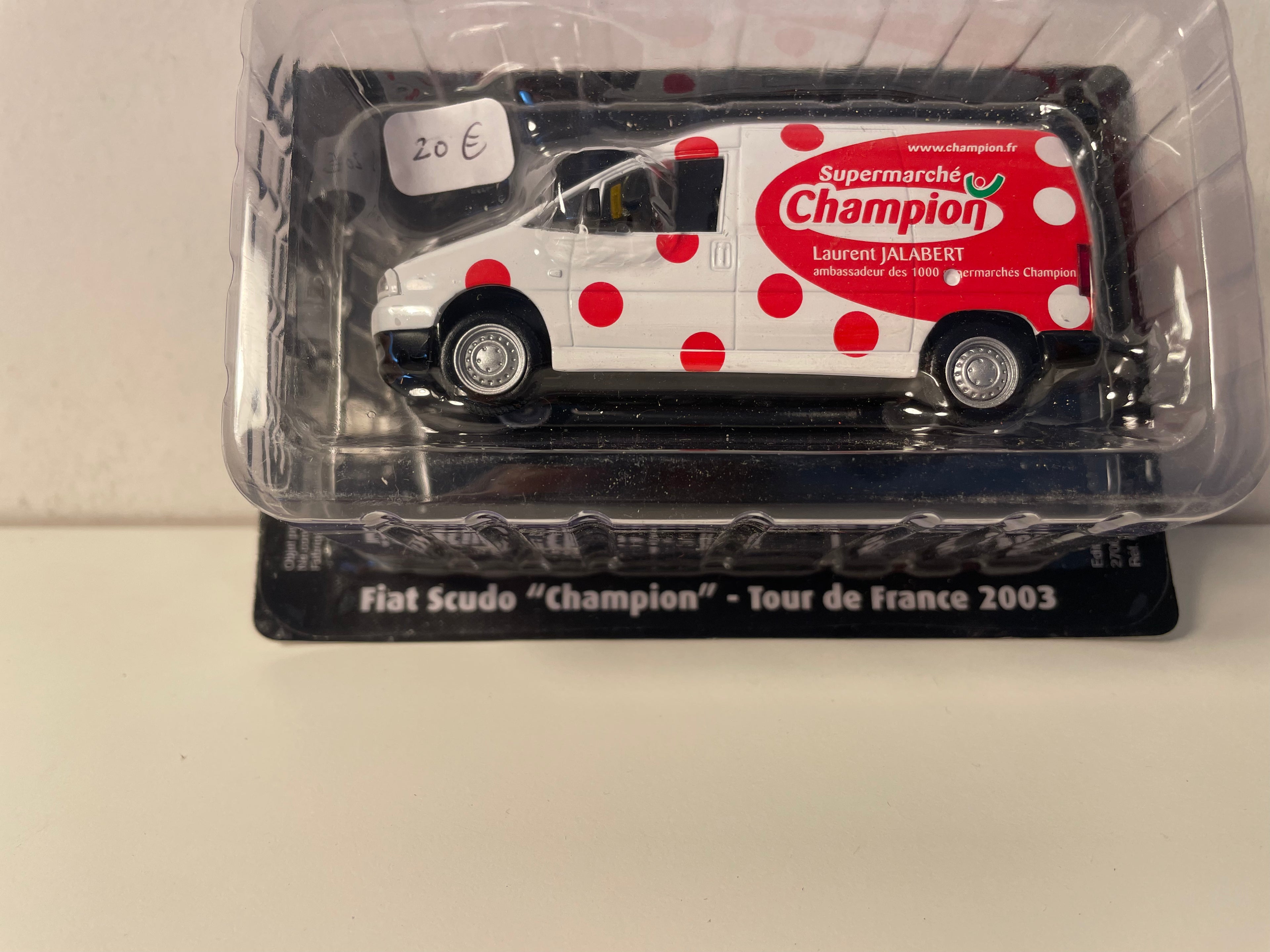 Fiat Scudo "Campeón" blanco y rojo del Tour de Francia 2003