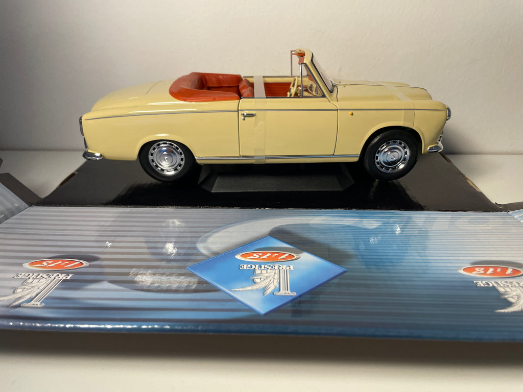 Peugeot 403 cabriolet beige del 1964 - SOLIDO riferimento 8165