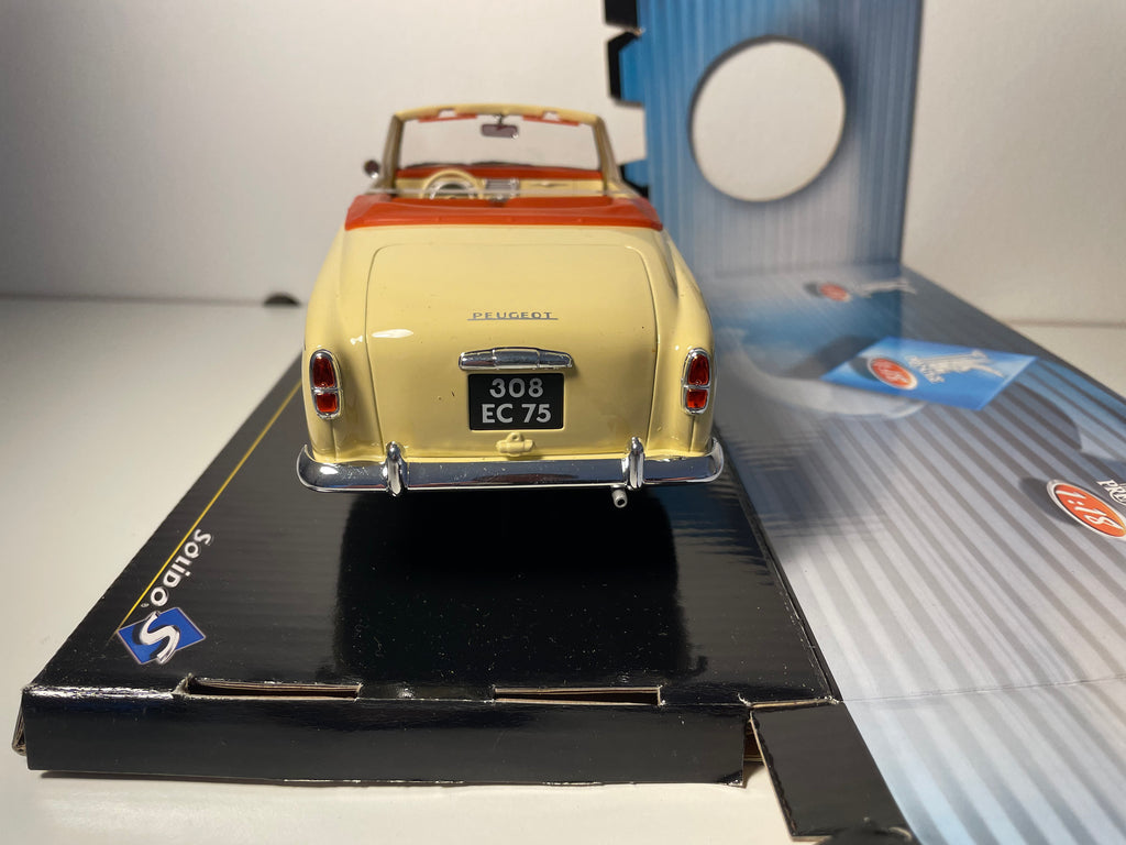 Peugeot 403 cabriolet beige del 1964 - SOLIDO riferimento 8165