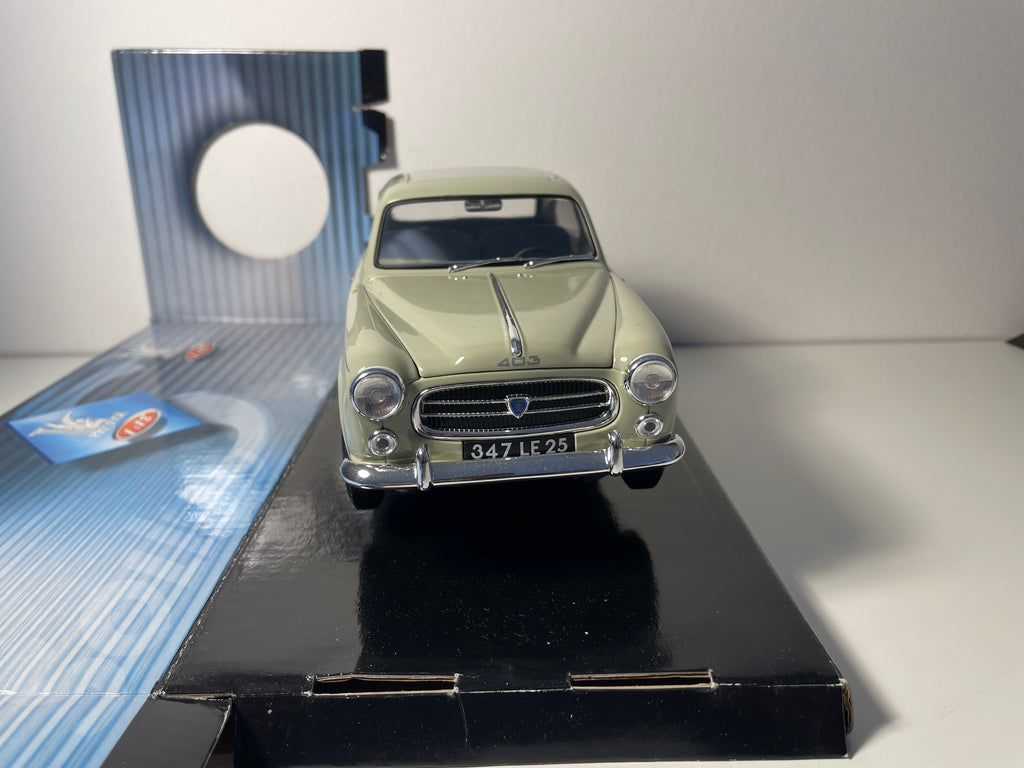Peugeot 403 grise de 1964 - SOLIDO référence 8164 (échelle 1/18ème)
