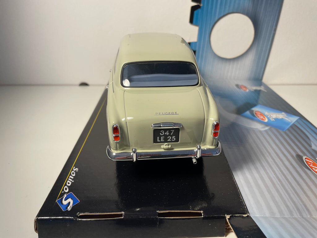 Peugeot 403 grise de 1964 - SOLIDO référence 8164 (échelle 1/18ème)