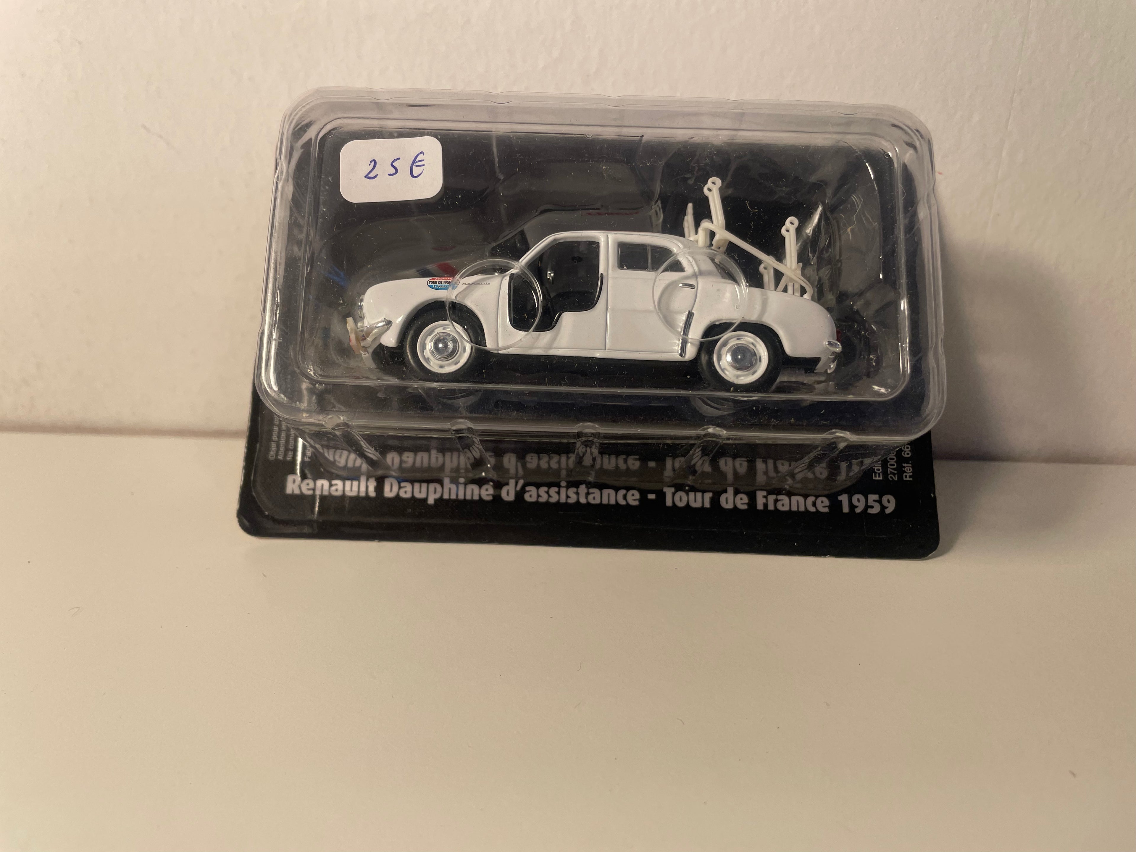 Auto assistenza Renault Dauphine bianca - Tour de France 1959