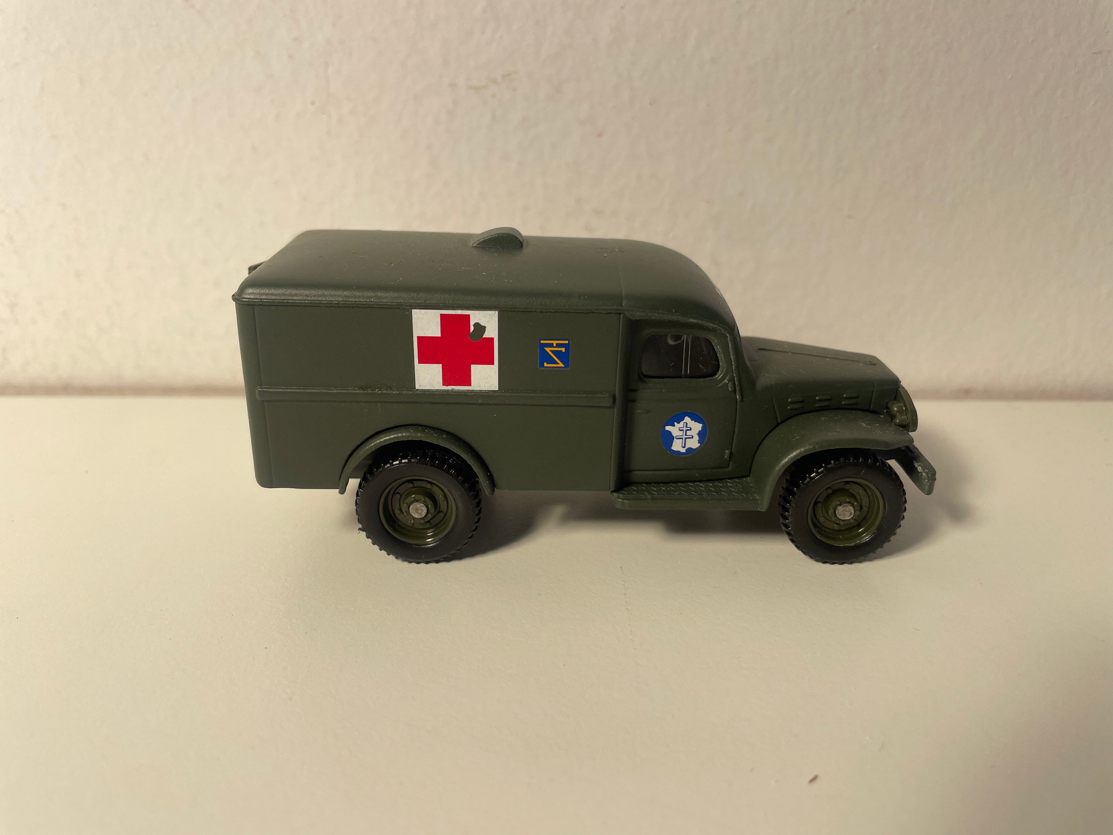 Dodge WC 54 militaire ambulance - Solido (fabrication française) - boite N°DK5095