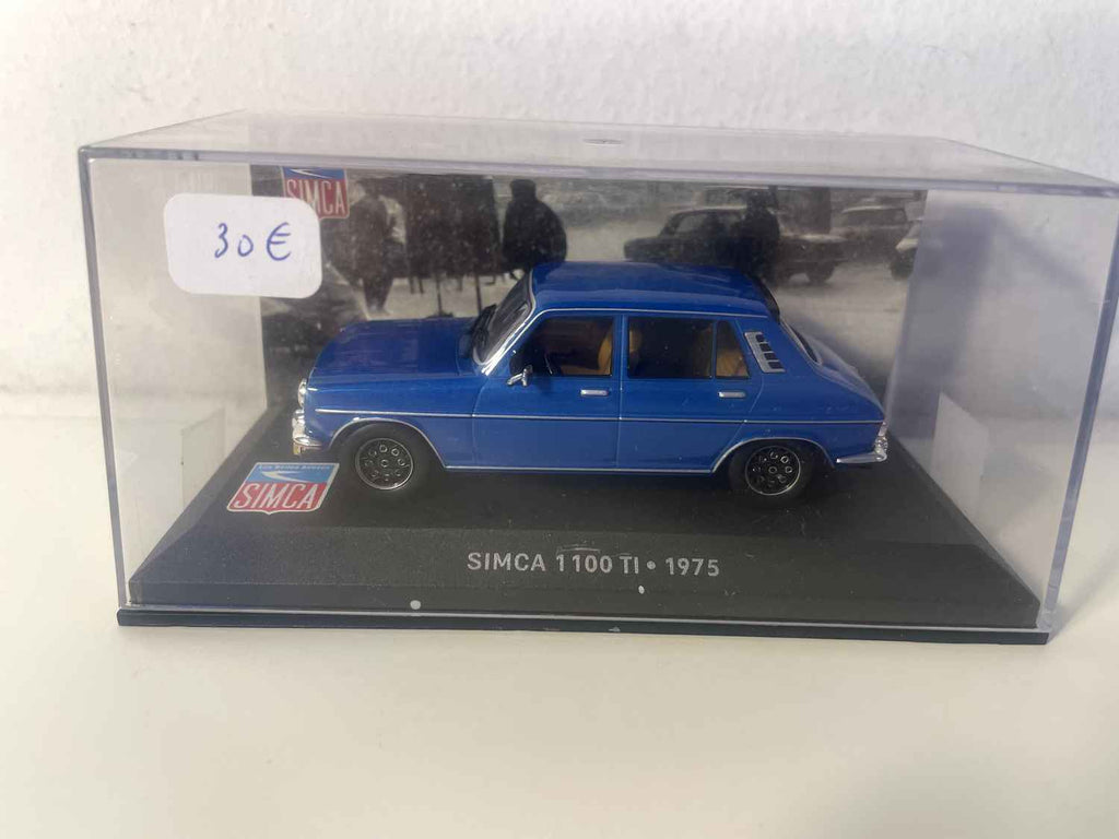 Niebieska Simca 1100 TI z 1975 roku