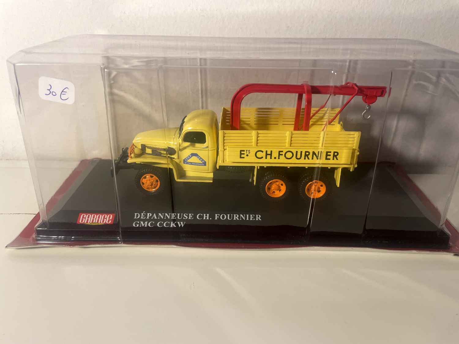 Żółta laweta GMC CCKW od Ets Ch. Fournier - Kolekcja Garage Moderne