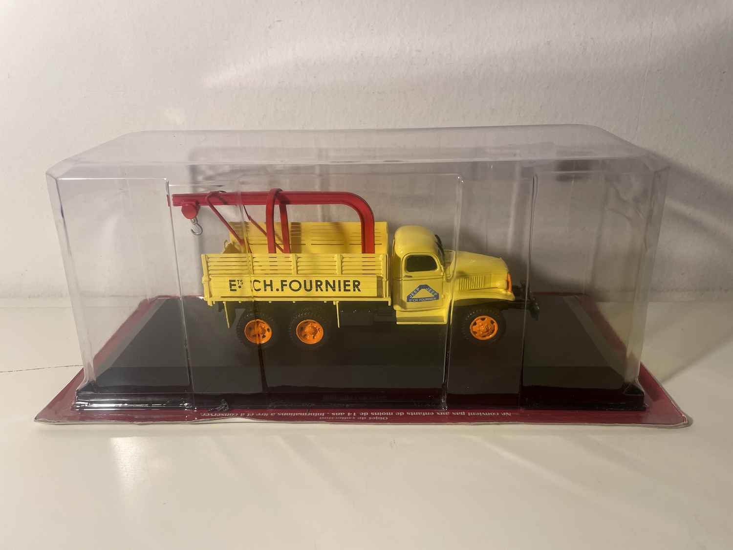 Żółta laweta GMC CCKW od Ets Ch. Fournier - Kolekcja Garage Moderne