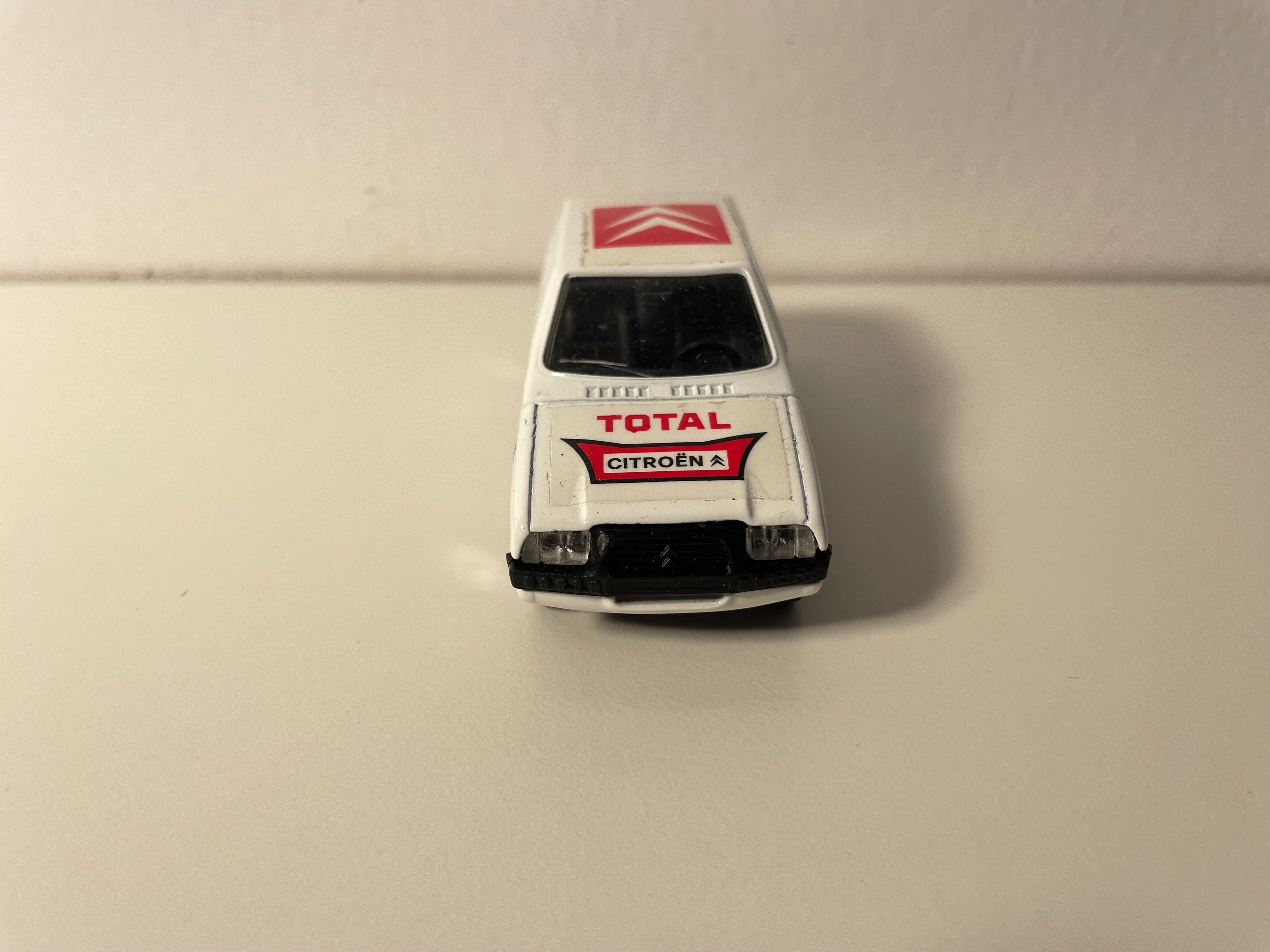 Citroën Visa wit met rode decoratie - Solido referentie 1201