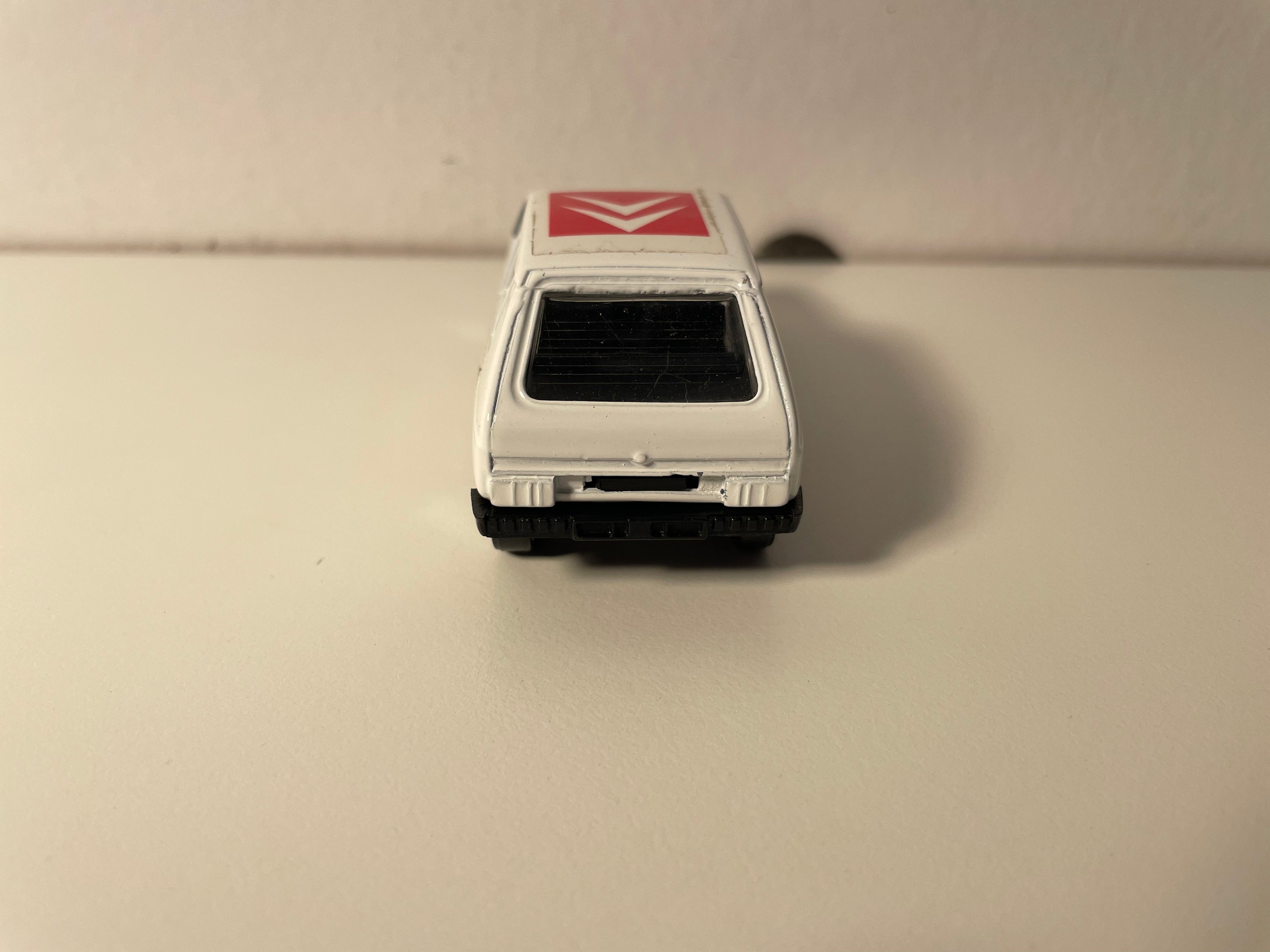 Citroën Visa wit met rode decoratie - Solido referentie 1201
