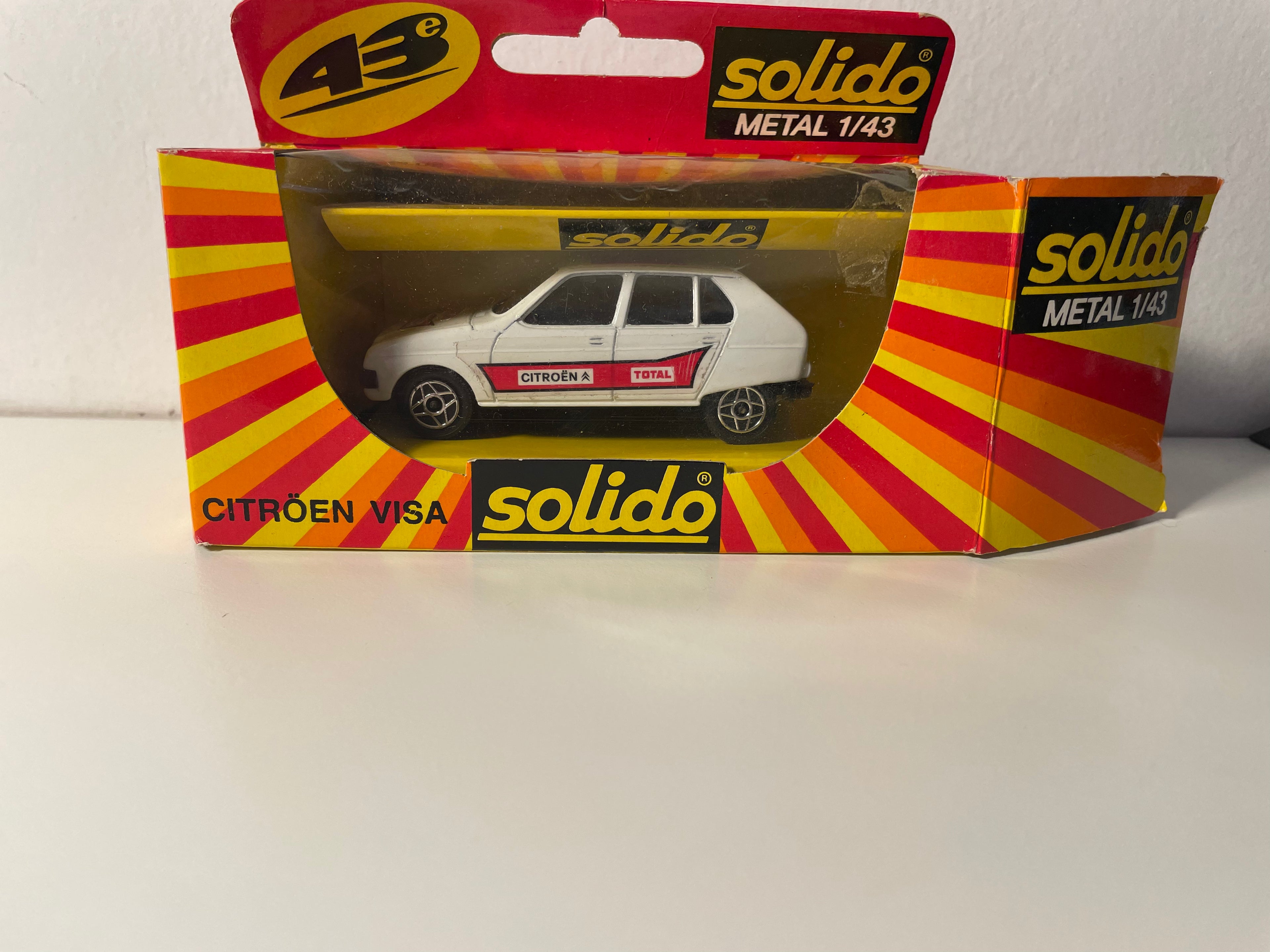 Citroën Visa wit met rode decoratie - Solido referentie 1201