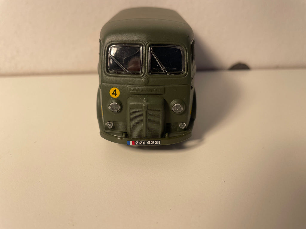 Peugeot D4A militaire - Solido (fabrication française) - boite N°DX8977