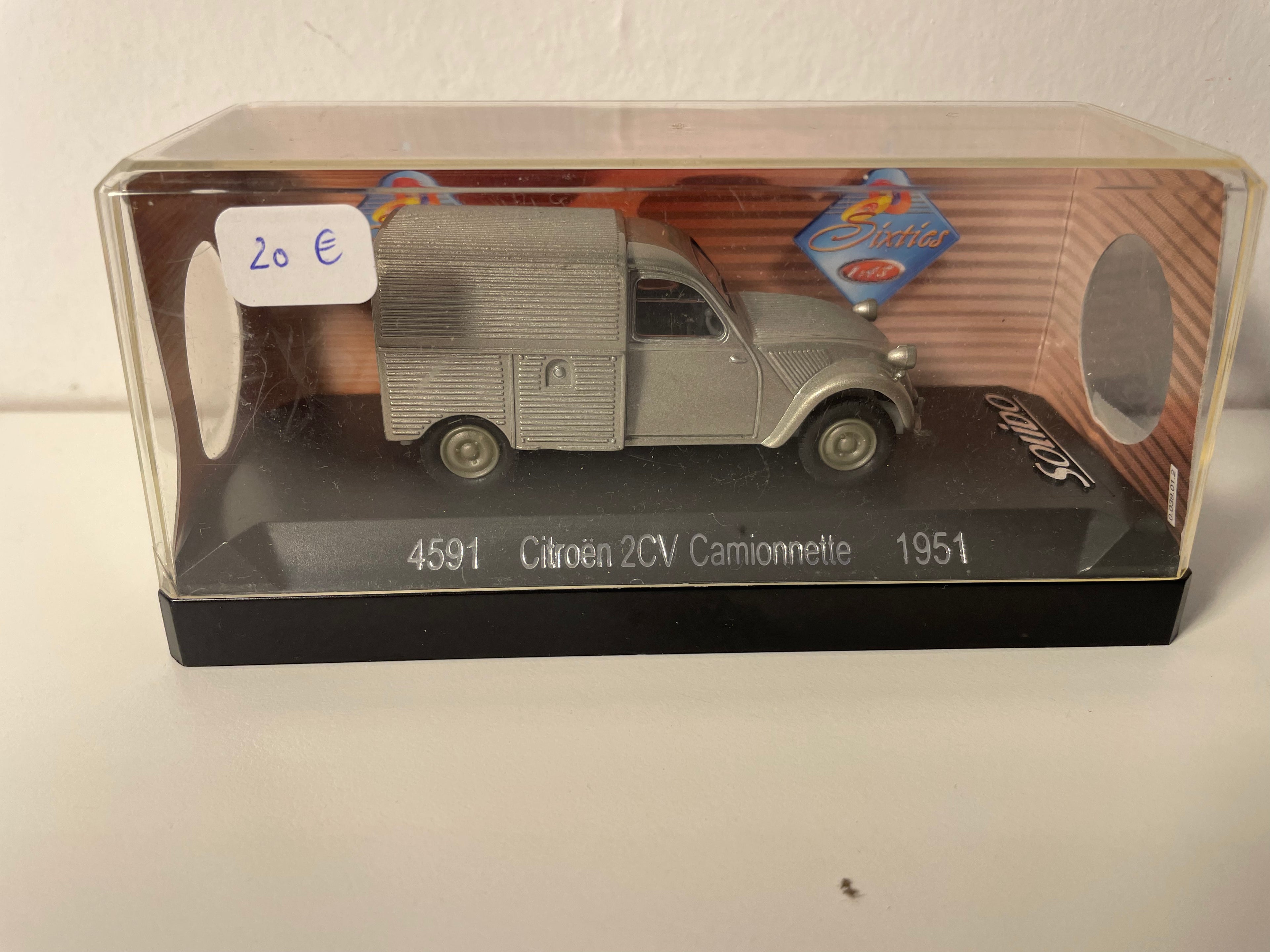 Citroën 2 CV grey van from 1951 (Solido reference 4591)