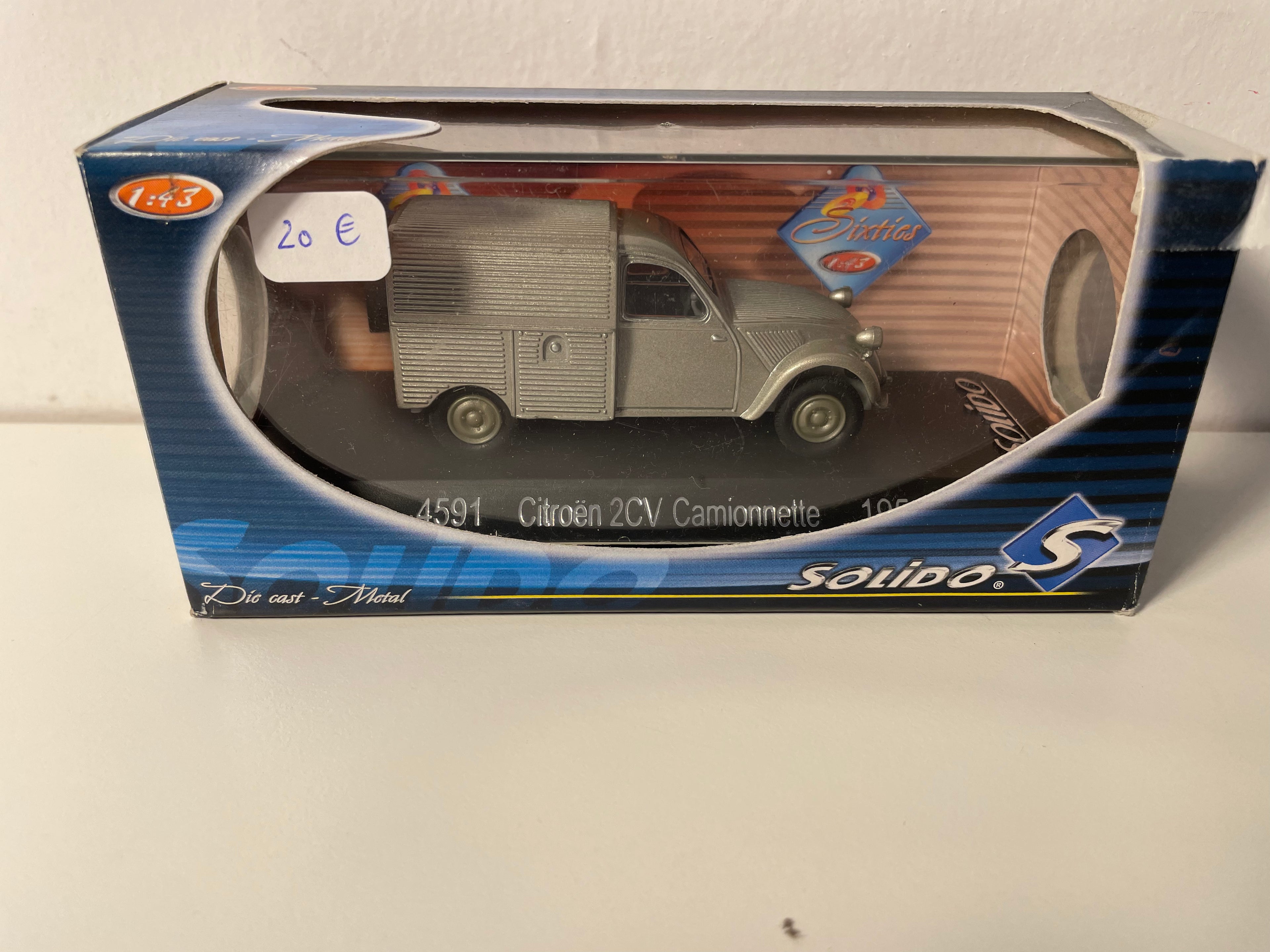Citroën 2 CV camionnette grise de 1951 - Solido référence 4591
