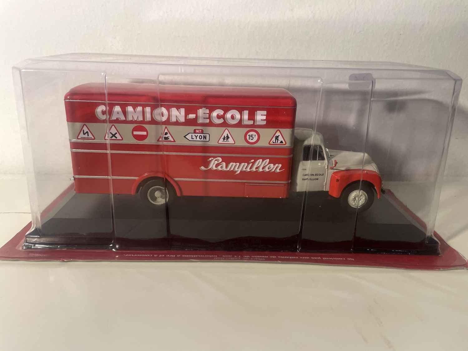 Caminhão Citroën U55 Vermelho e Cinza - Caminhão Escola de Condução Rampillon - Coleção Garage Moderna