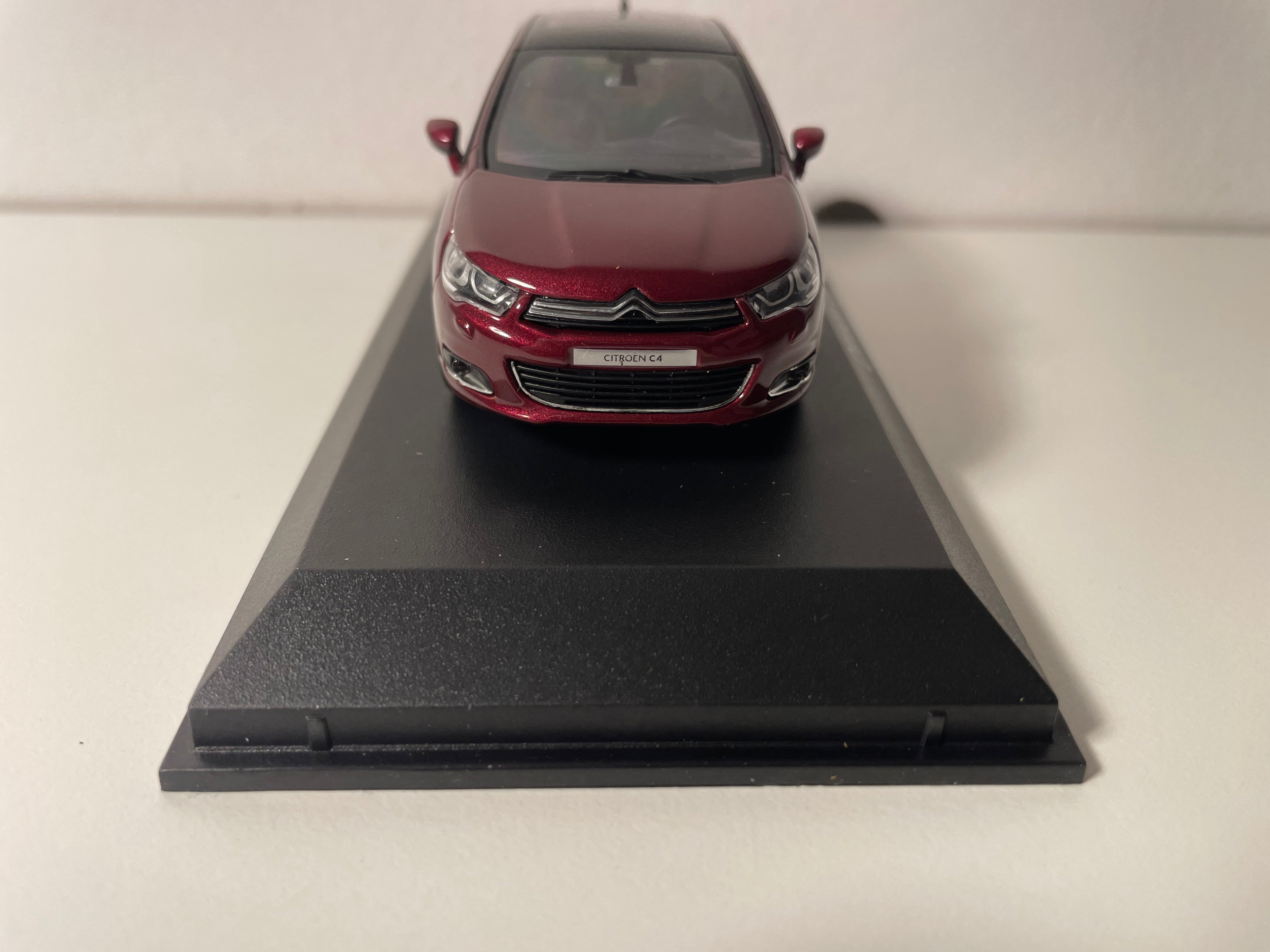 Citroën C4 rouge foncé (rouge Babylone) de 2015 - NOREV référence 155444