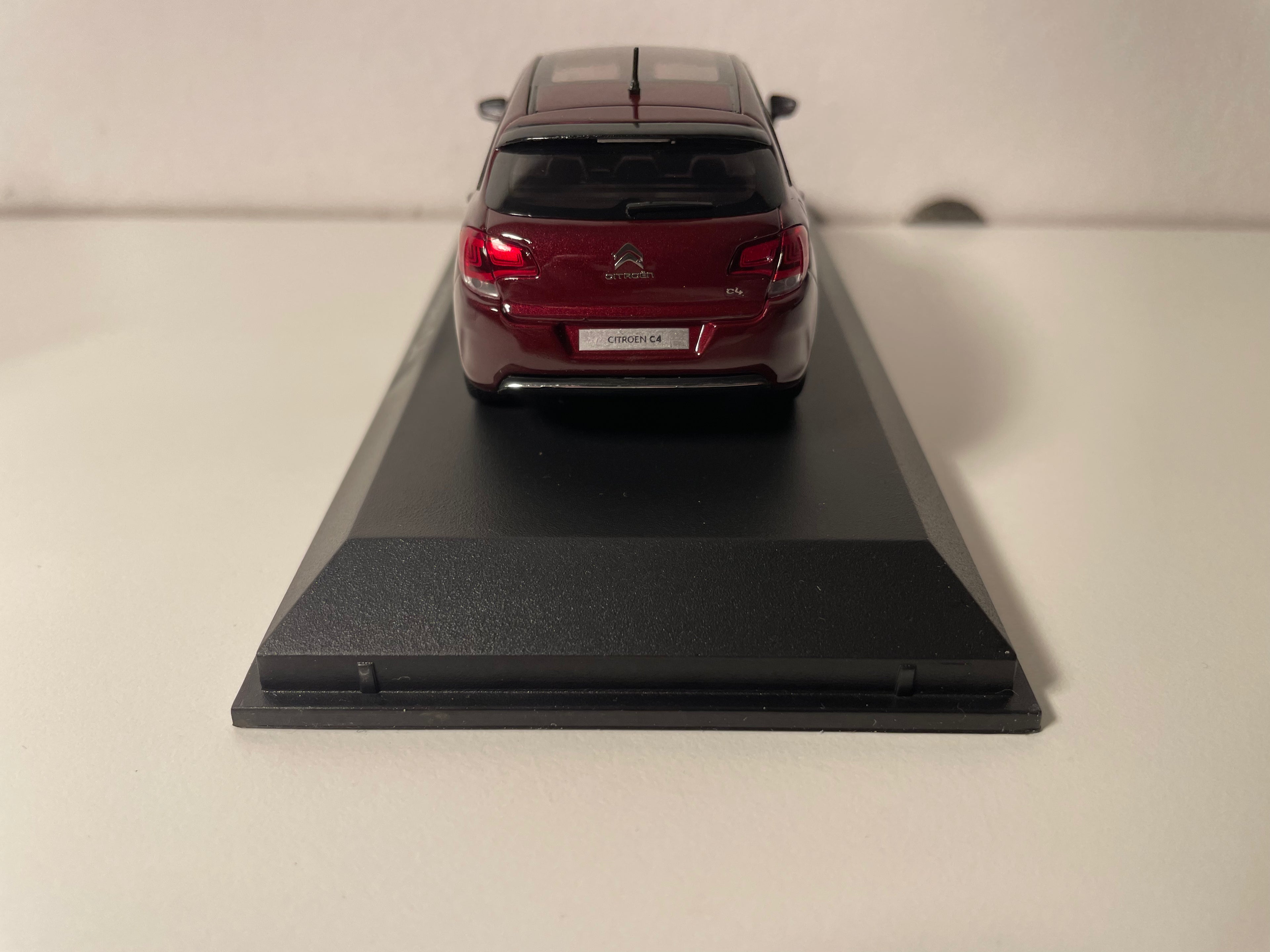 Citroën C4 rouge foncé (rouge Babylone) de 2015 - NOREV référence 155444