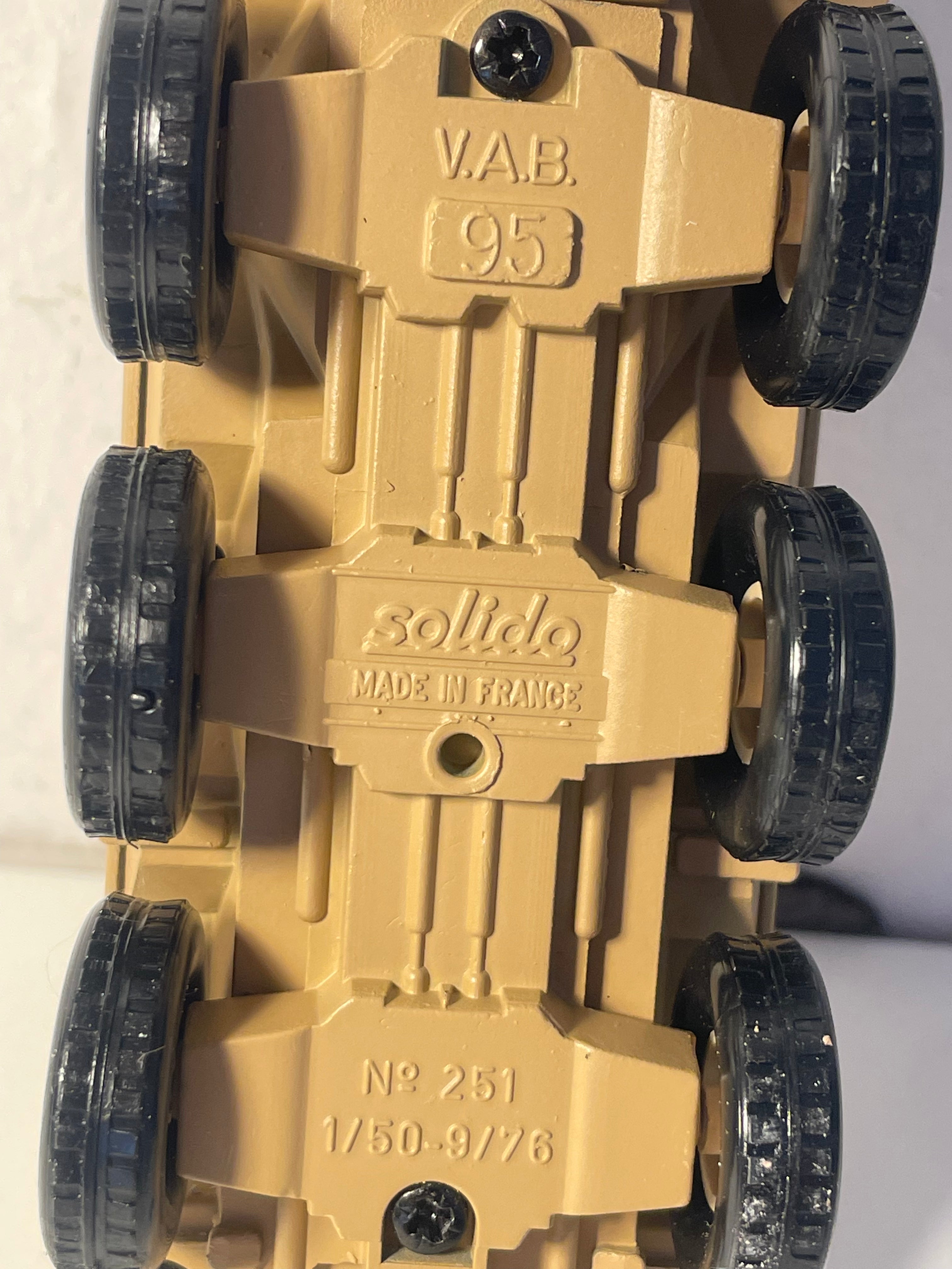 Véhicule amphibie militaire V.A.B. - Solido (fabrication française) - boite N°FA2045