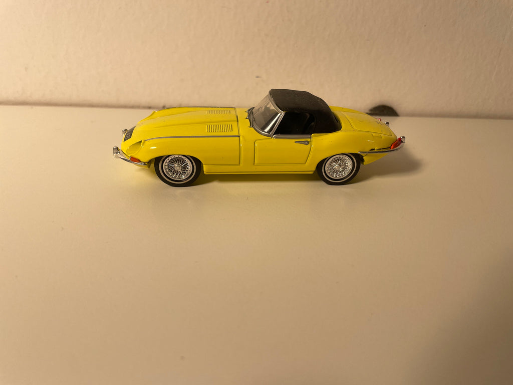 Jaguar E type MK giallo - Dinky-toys Matchbox