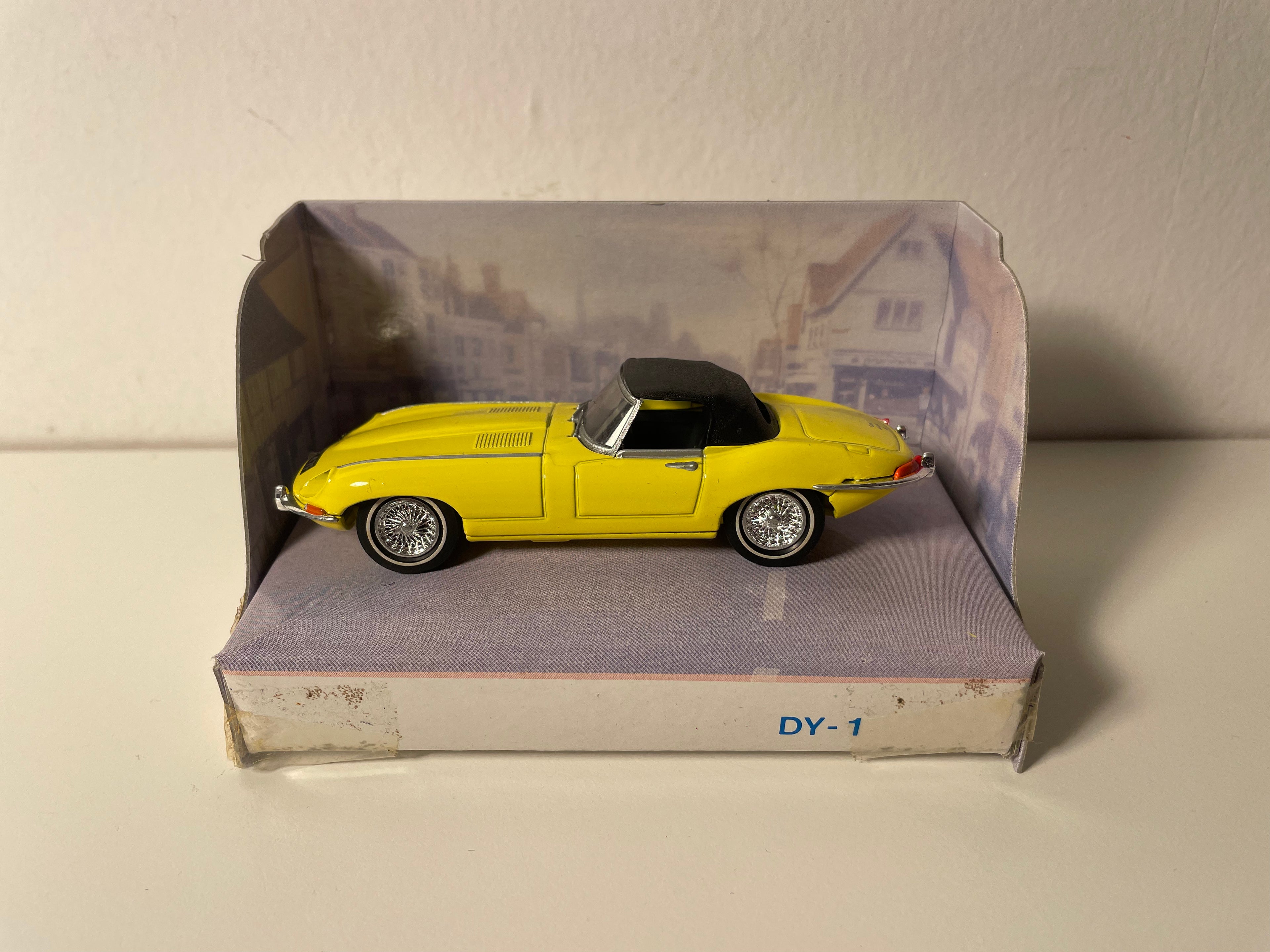 Jaguar E type MK giallo - Dinky-toys Matchbox