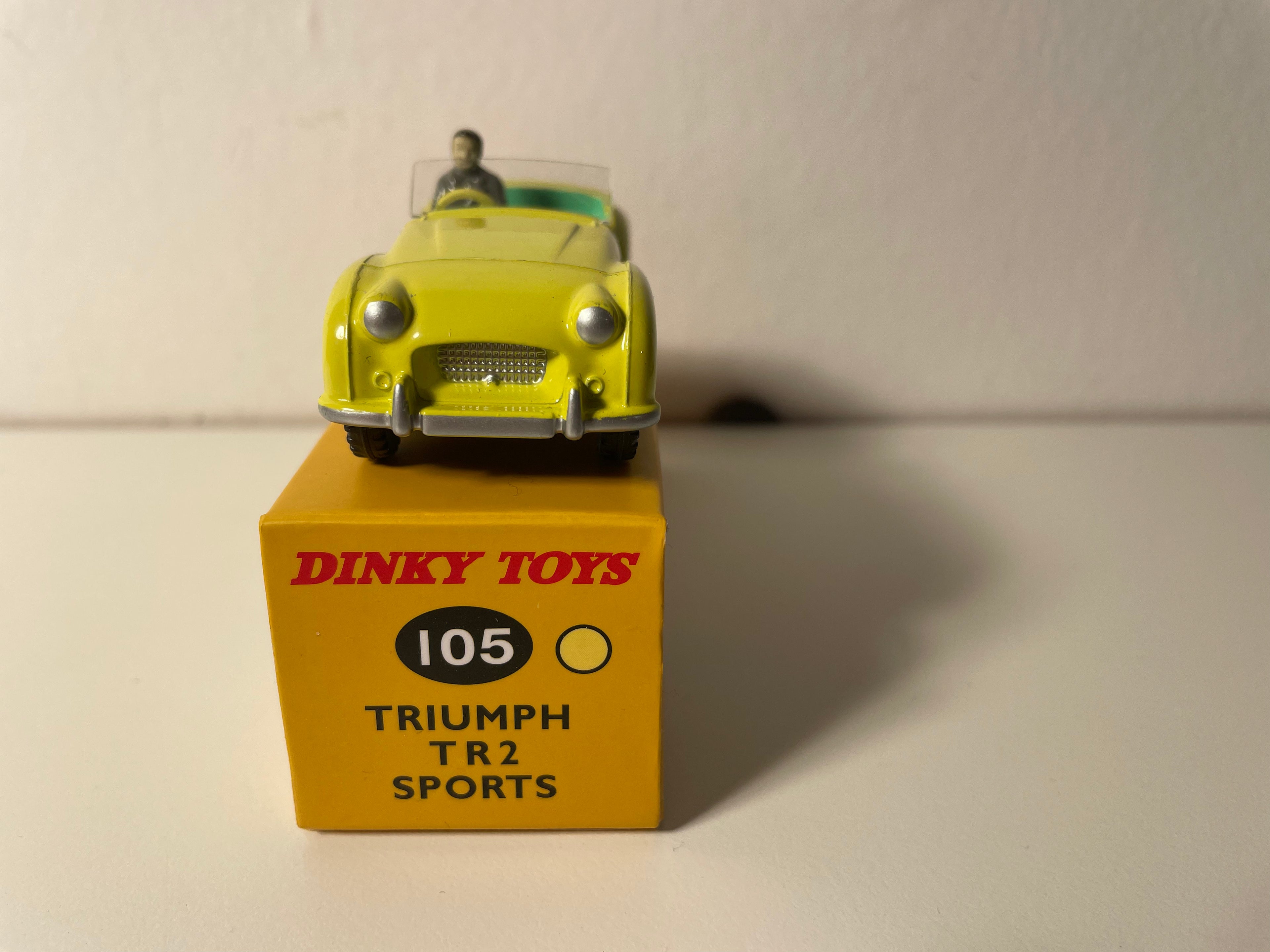 Triumph TR2 Sports jaune Dinky-Toys (éditions Atlas) - N°105