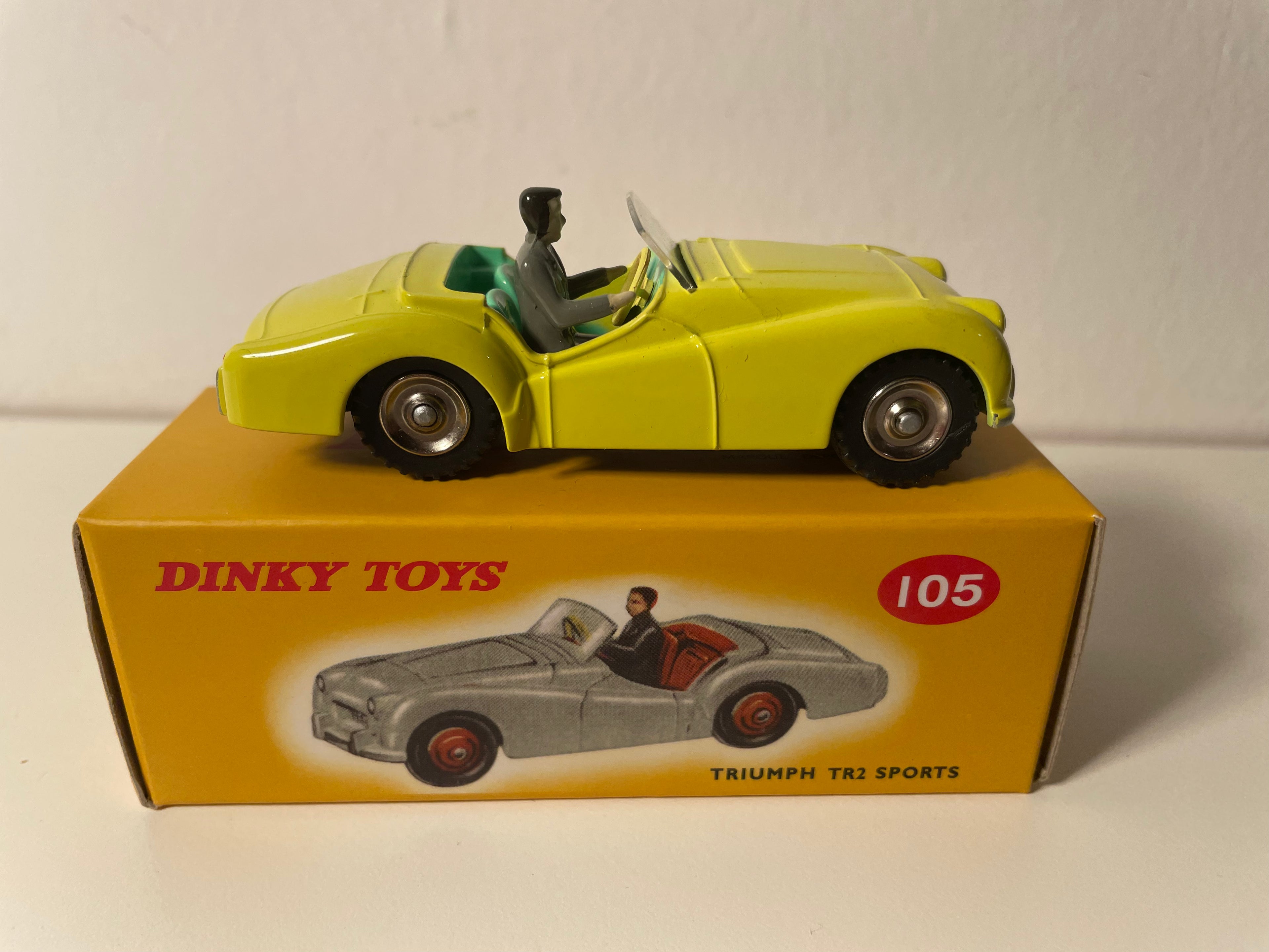 Triumph TR2 Sports jaune Dinky-Toys (éditions Atlas) - N°105
