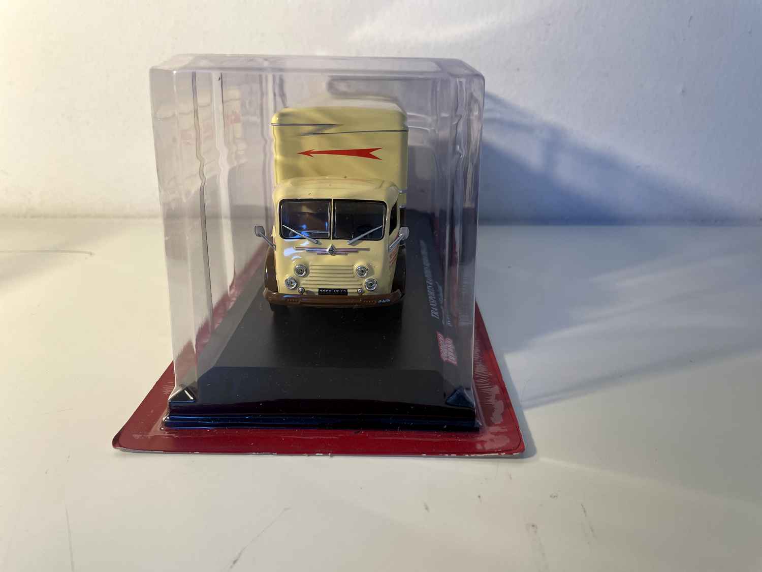 Camion Renault "Fainéant" brong a béisch Transports Rapides Rérache-Lyon - Kollektion Garage Modern