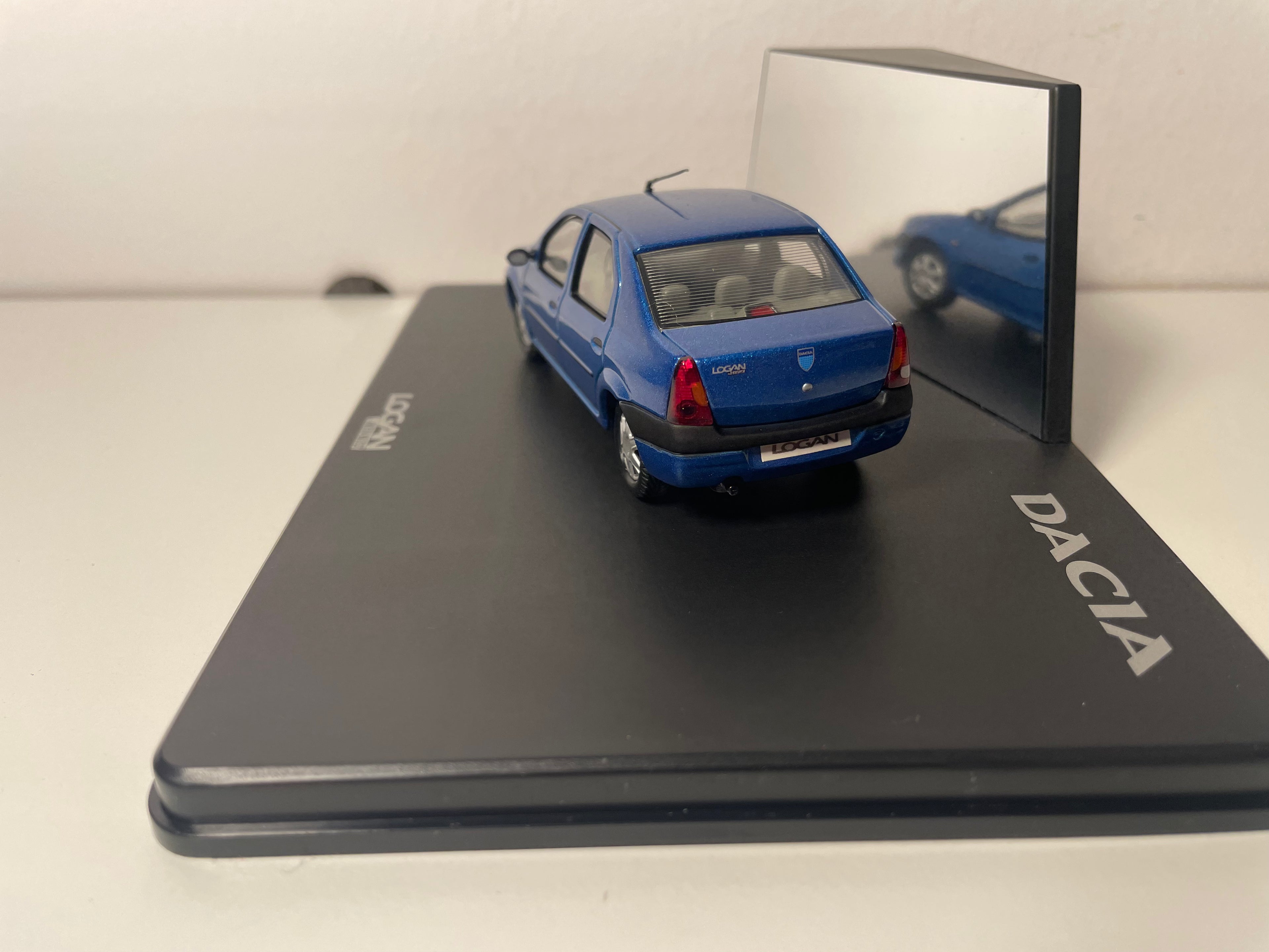 Renault Logan bleue - ELIGOR (coffret boite rectangle)