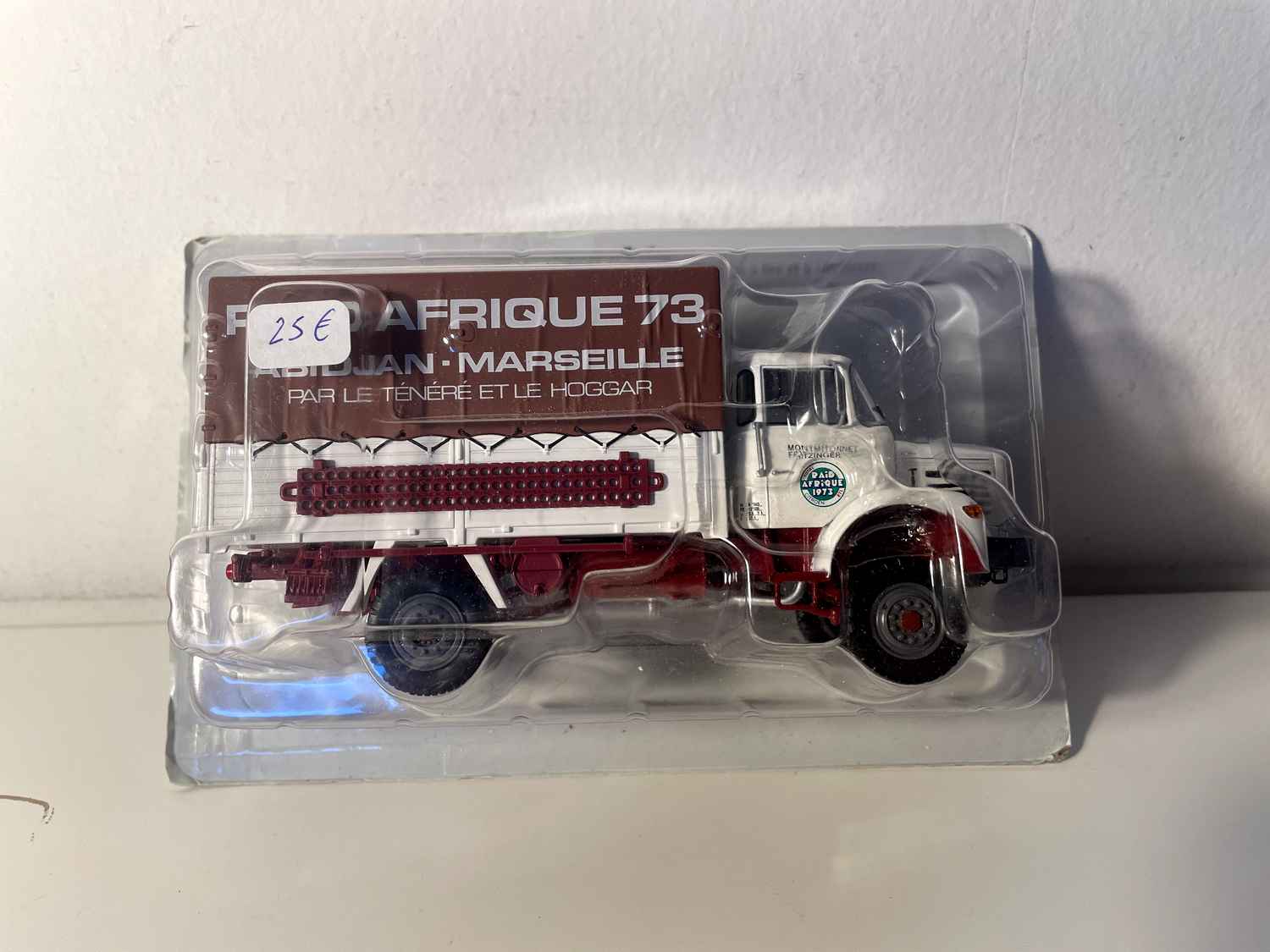 Camion Berliet L64 blanc cassé et bâche marron RAID AFRIQUE 73 Abidjan-Marseille - collection Hachette