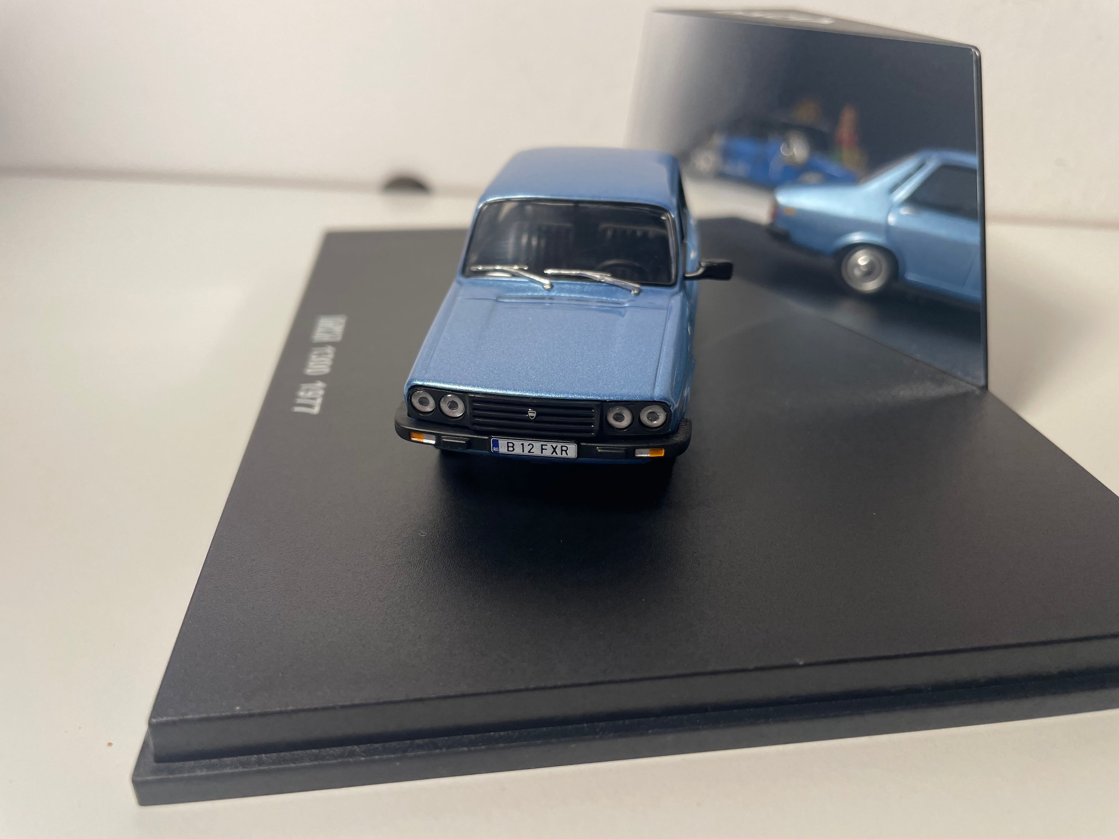 Renault DACIA 1300 niebieska z 1977 roku - IXO (pudełko prostokątne)