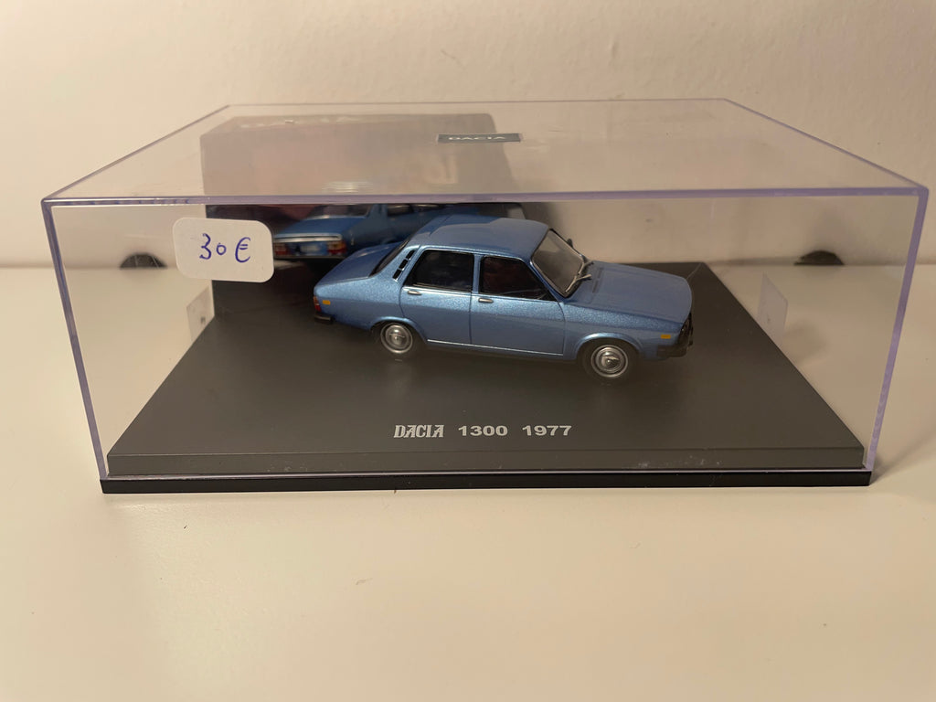 Renault DACIA 1300 niebieska z 1977 roku - IXO (pudełko prostokątne)