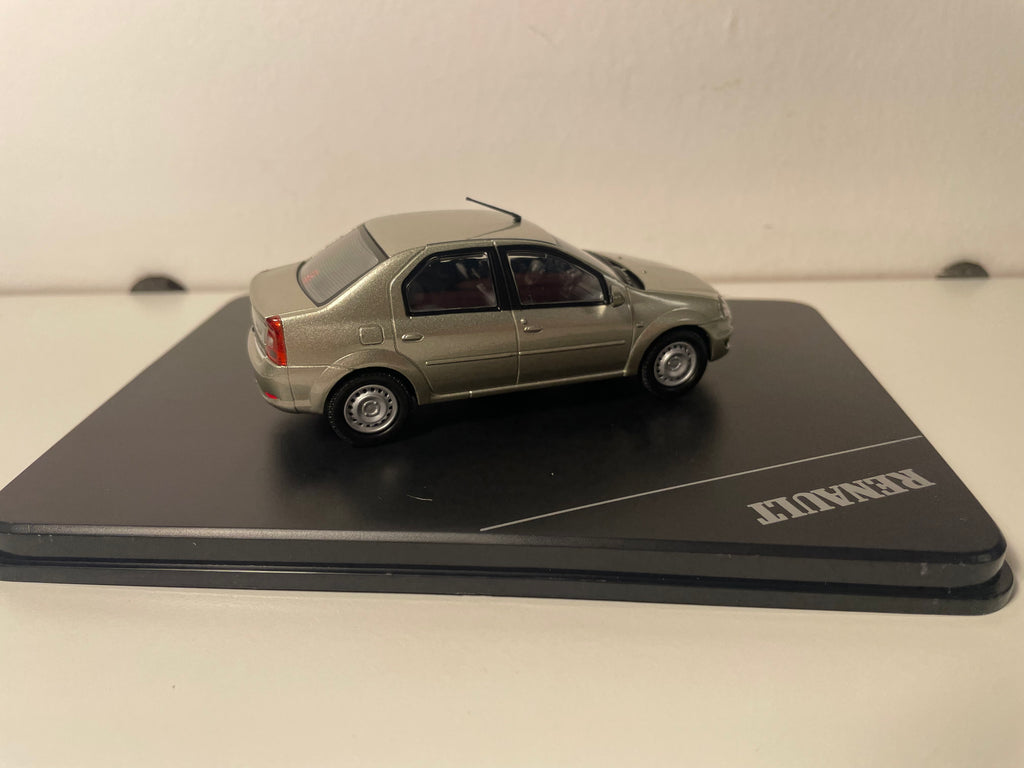 Renault Logan basalt aus 2008 - ELIGOR (rechteckig Këscht)