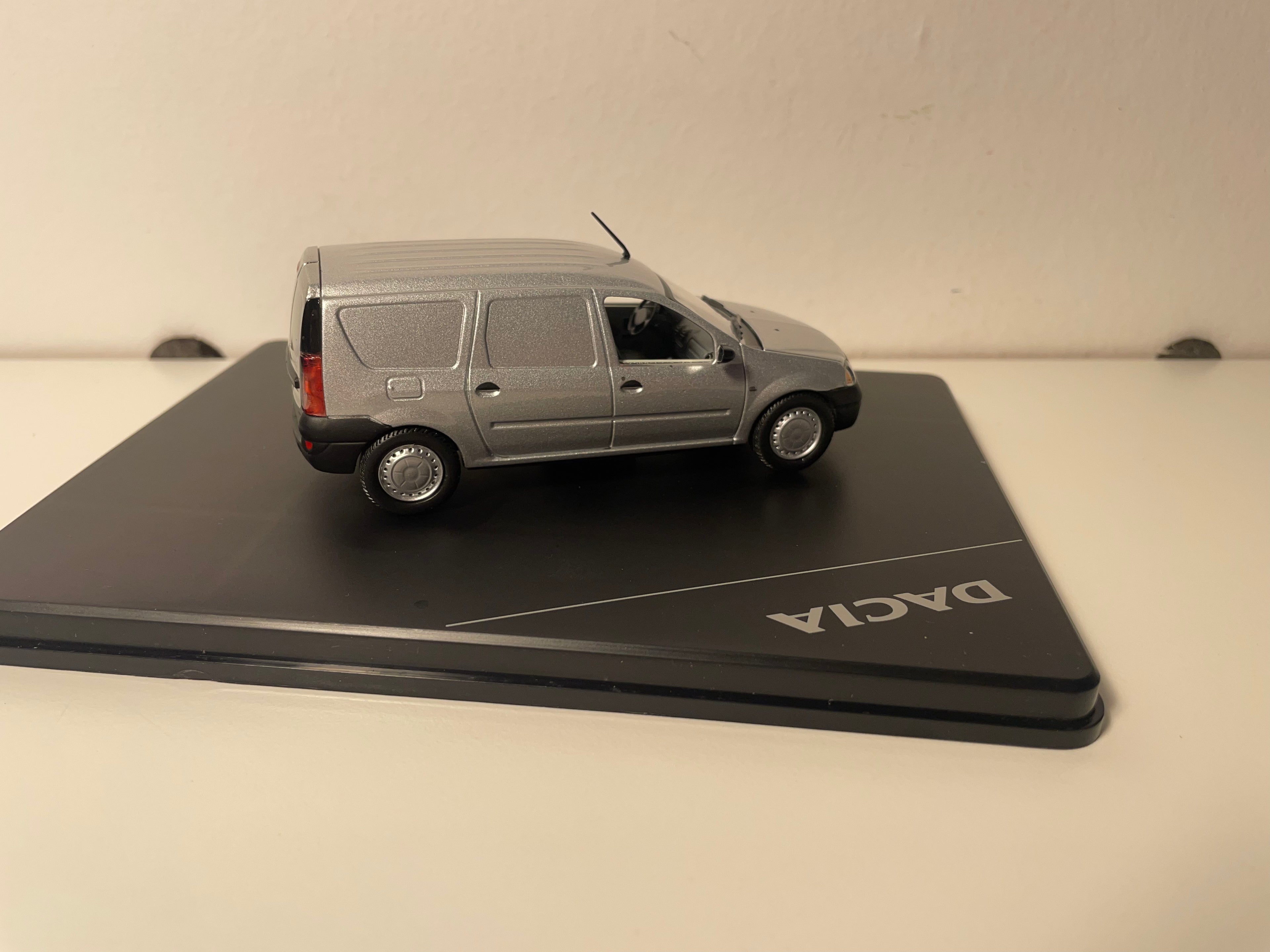Renault Dacia Logan furgone grigio del 2007 - ELIGOR (scatola rettangolare)