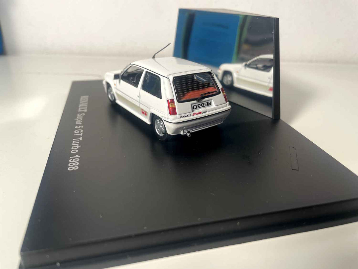 Renault Super 5 GT Turbo blanco de 1988 (caja rectangular)