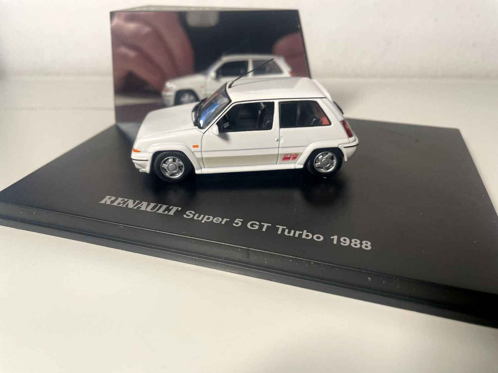 Renault Super 5 GT Turbo blanco de 1988 (caja rectangular)