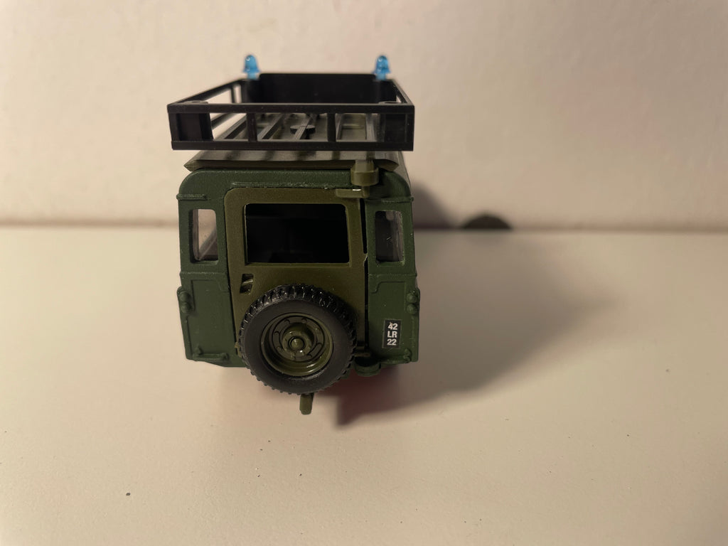 Land Rover 109 militäresch - Solido (franséisch Fabrikatioun) - Këscht N°DA6437