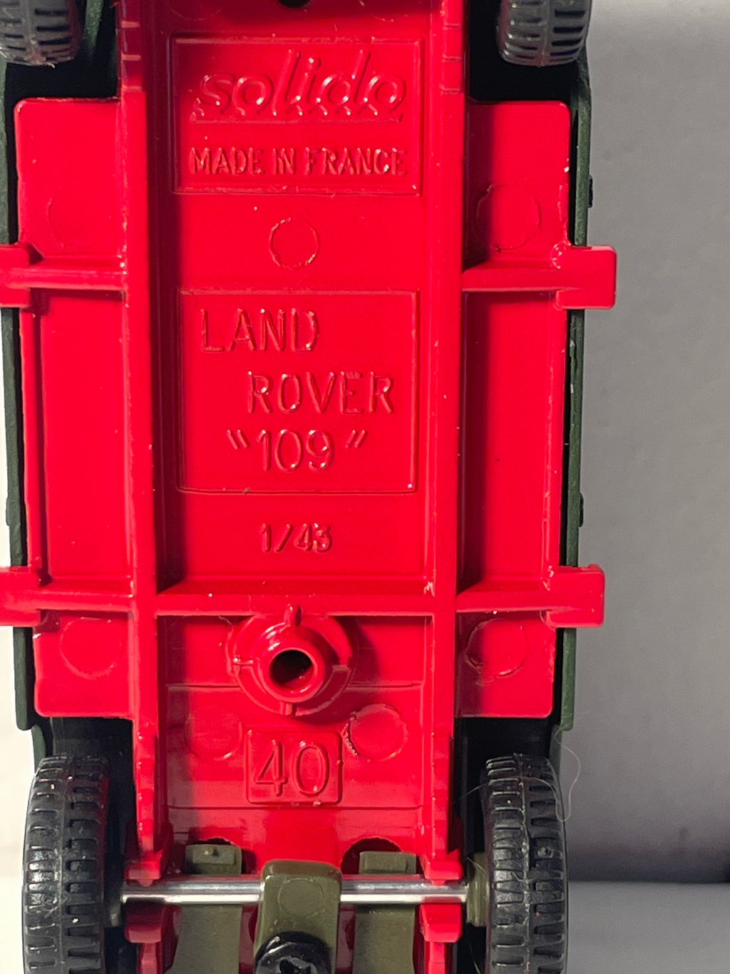 Land Rover 109 militäresch - Solido (franséisch Fabrikatioun) - Këscht N°DA6437