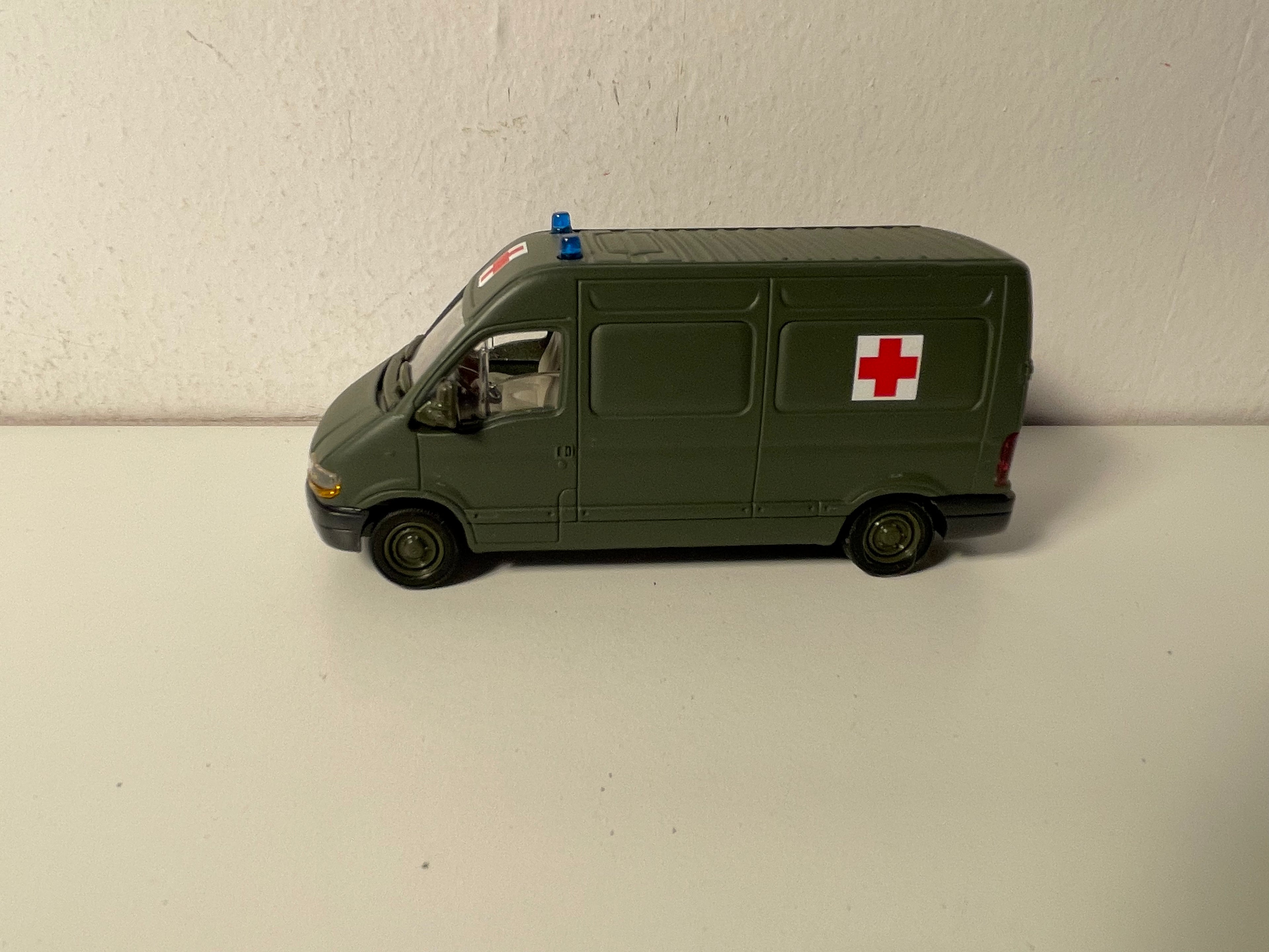 Renault Master ambulance militaire - Solido (fabrication française) - boite N°TD2207