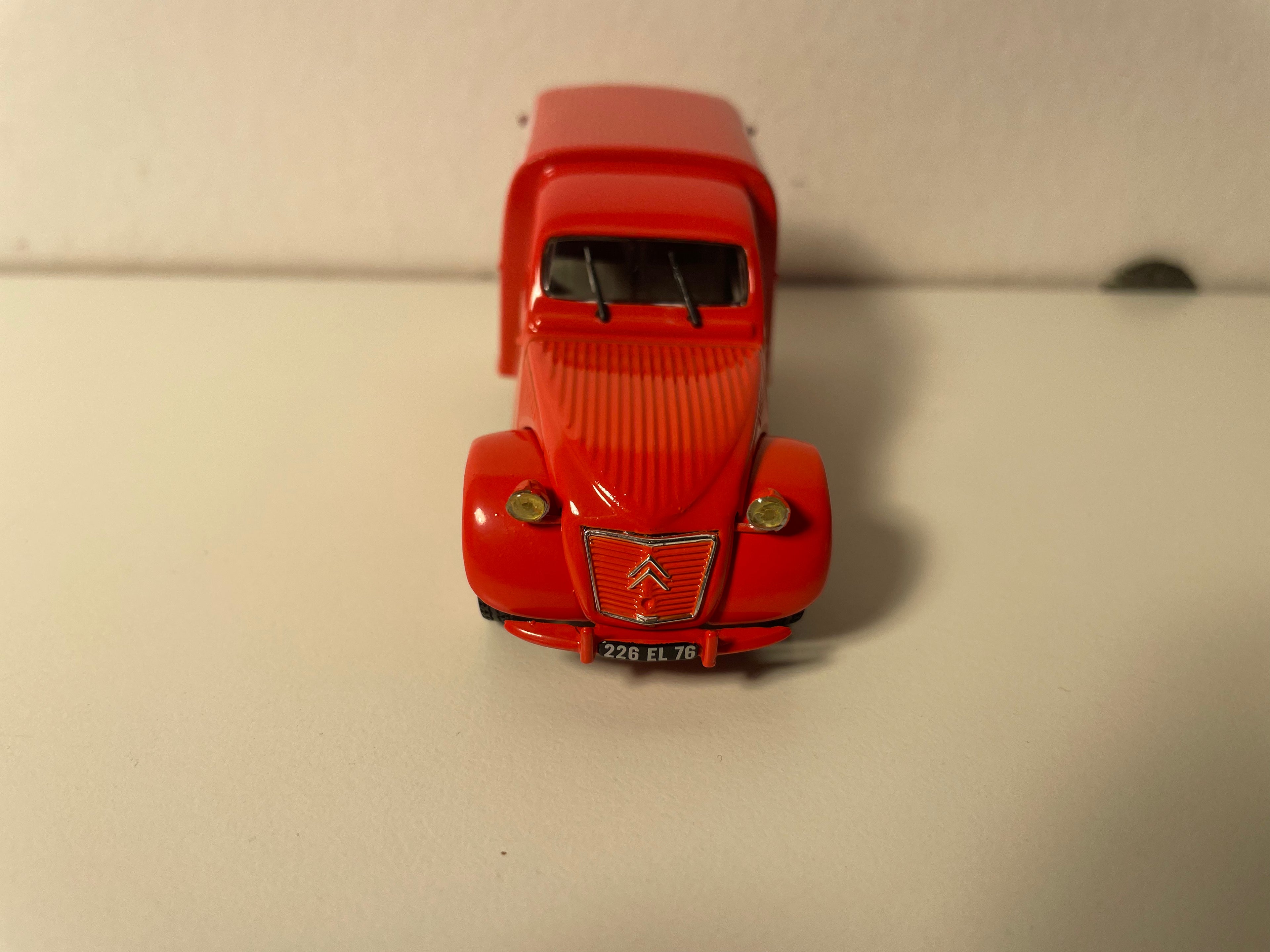 Citroën 2 CV AZU rouge AVIZ - Norev (sous blister)