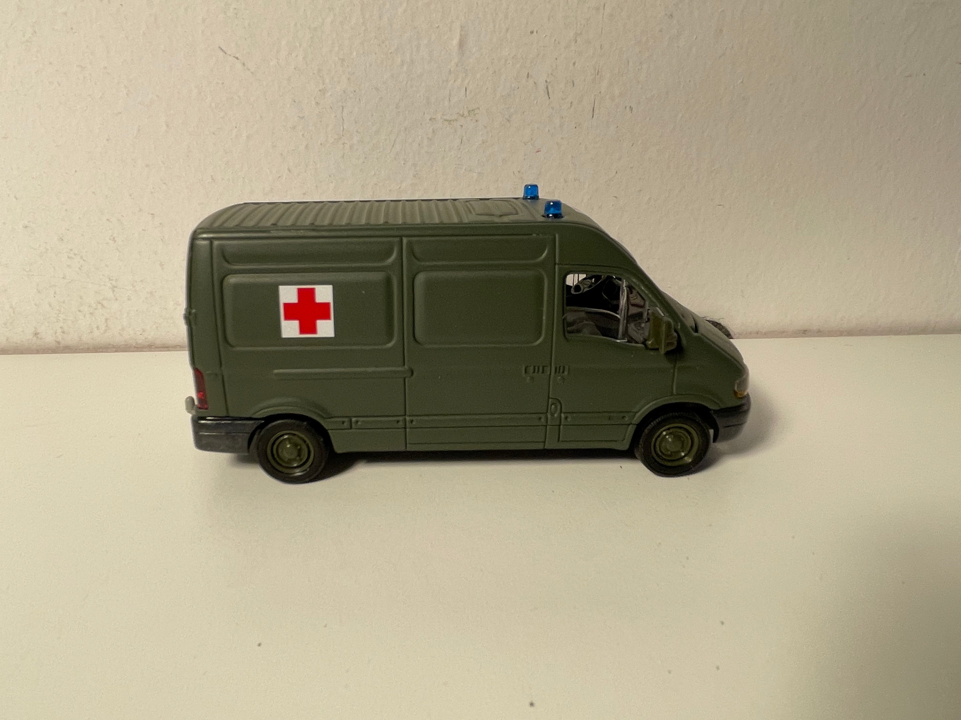 Renault Master ambulance militaire - Solido (fabrication française) - boite N°TD2207