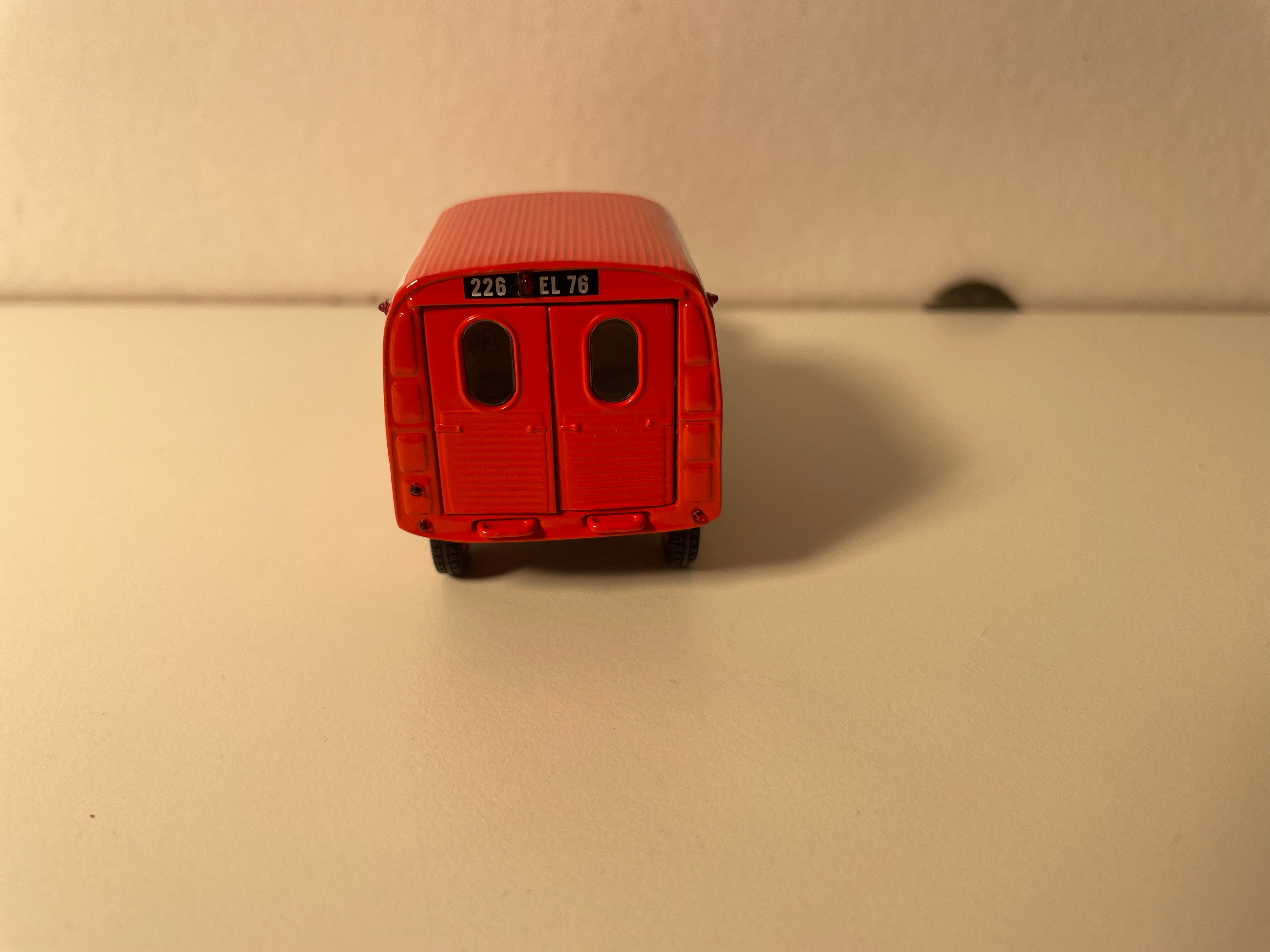 Citroën 2 CV AZU rouge AVIZ - Norev (sous blister)