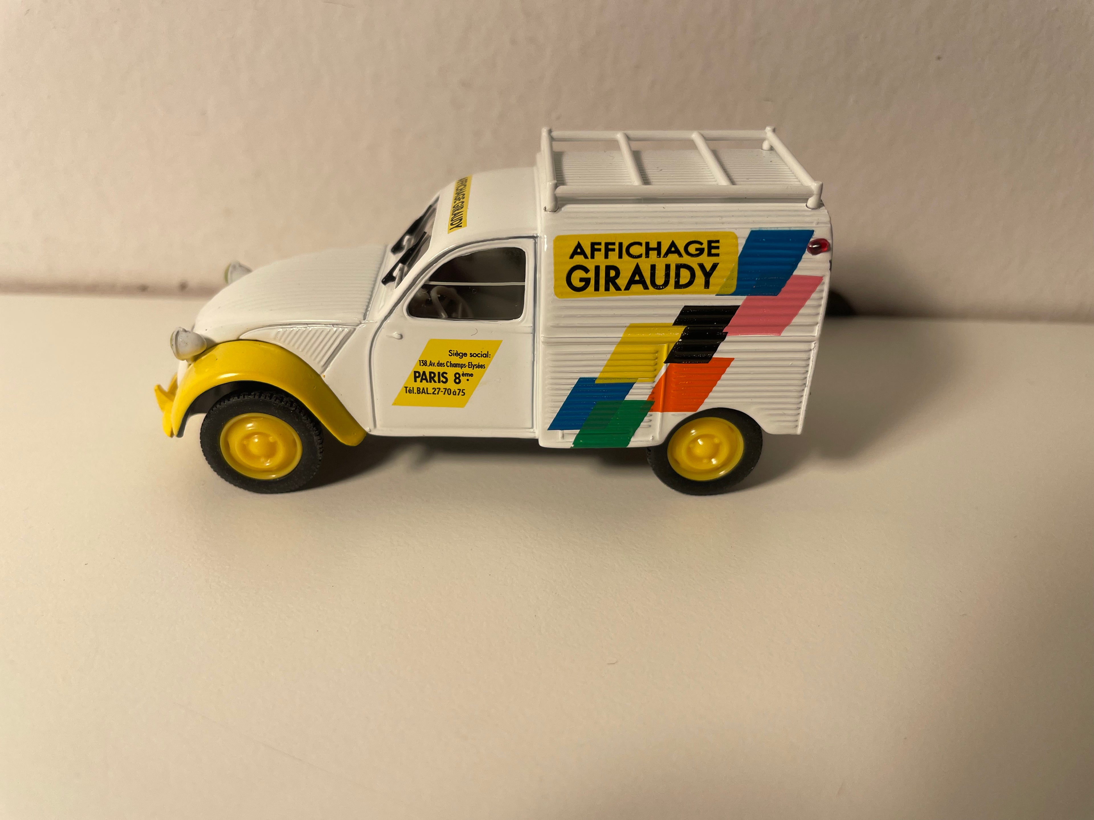 Citroën 2 CV AZU Weiß GIRAUDY Display - Norev (in Blister)
