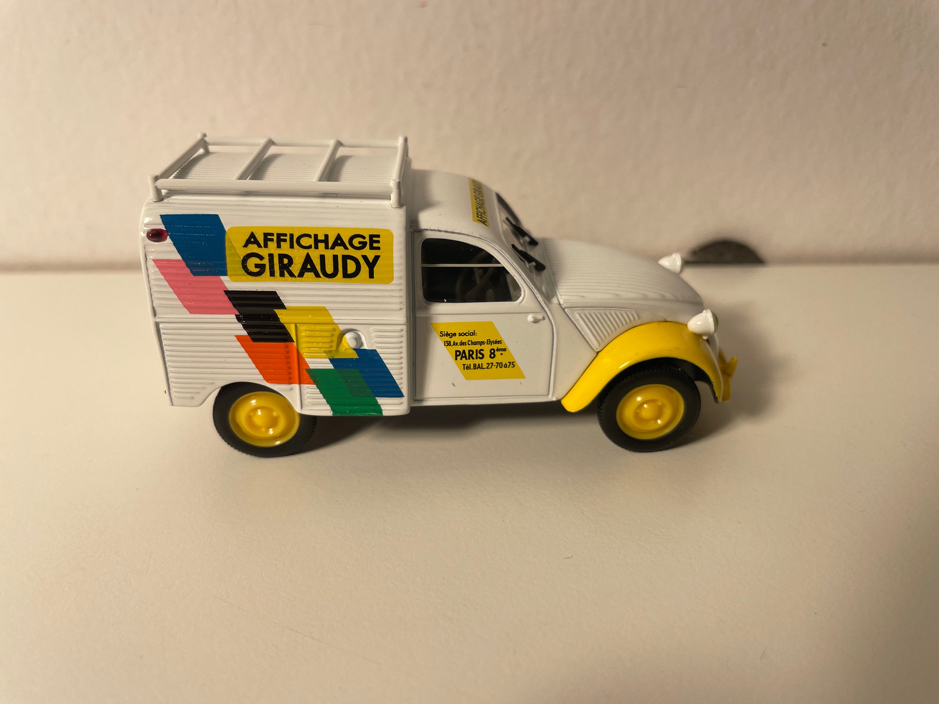 Citroën 2 CV AZU Weiß GIRAUDY Display - Norev (in Blister)