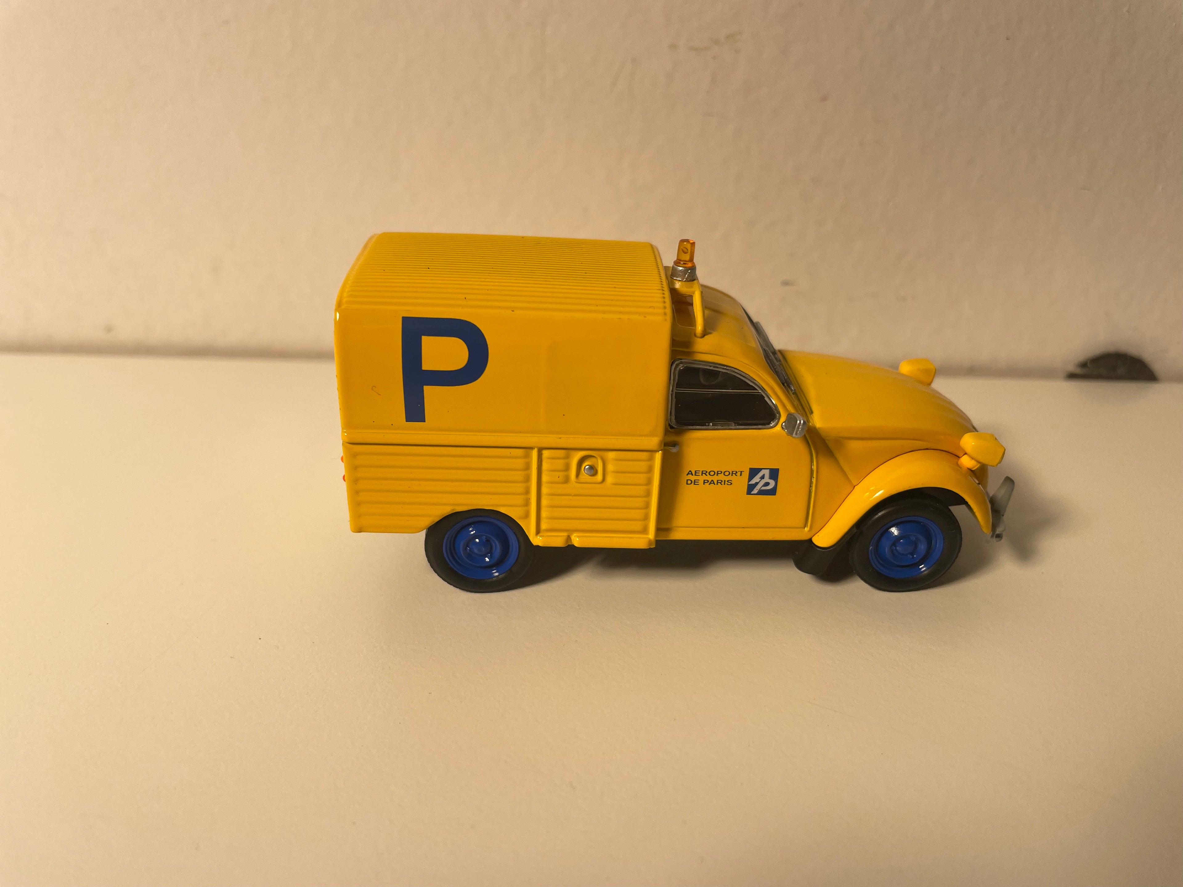 Citroën 2 CV Fourgonnette gialla Aeroporto di Parigi - Eligor (in blister)