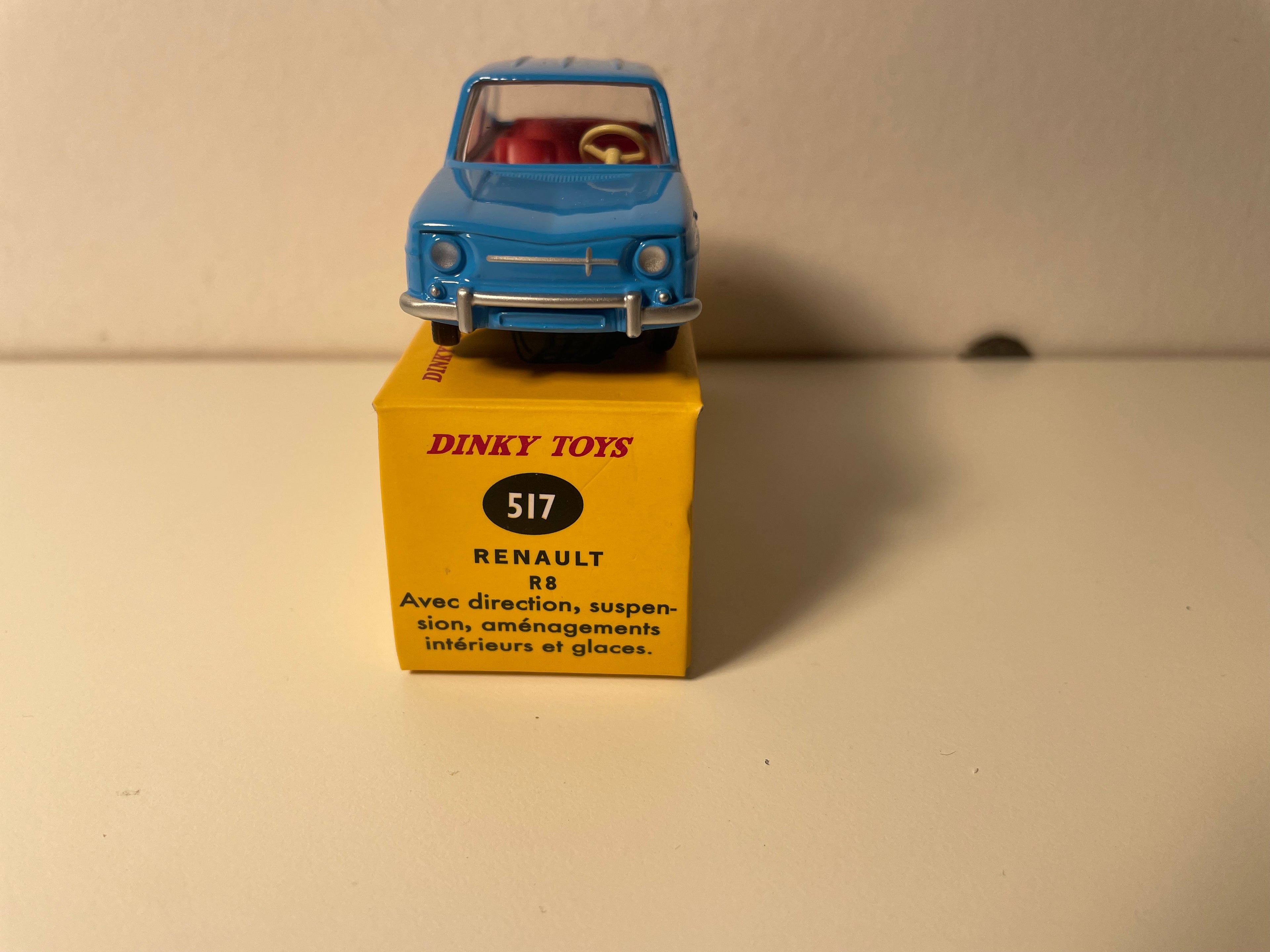 Niebieski Renault 8 Dinky-Toys (Editions Atlas)