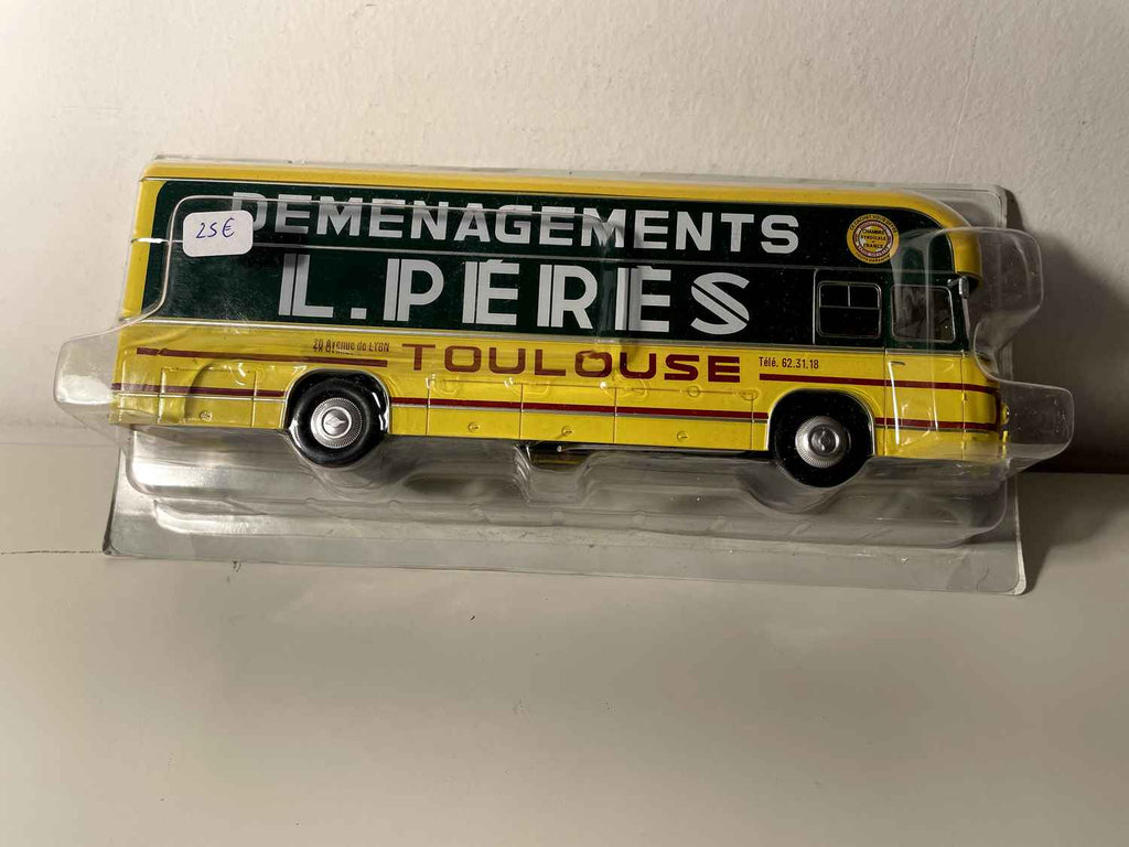 Camión Berliet PLR 8 MU amarillo y verde carrocería Dubos camión de mudanzas L. PERES (Toulouse) - Edición Hachette Collections / fabricante de miniaturas: IXO