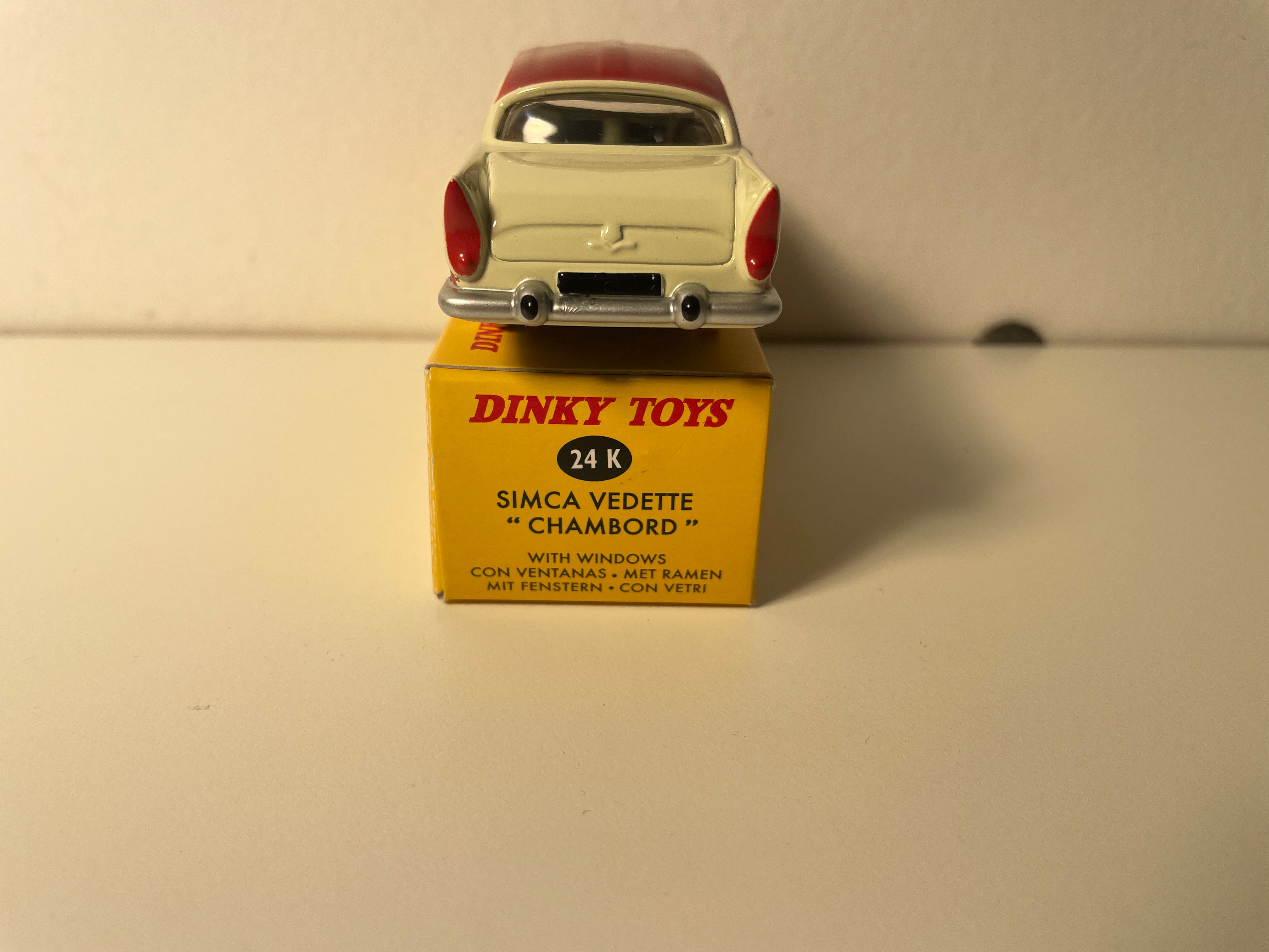 Simca Chambord beżowy i czerwony Dinky-Toys (Editions Atlas)