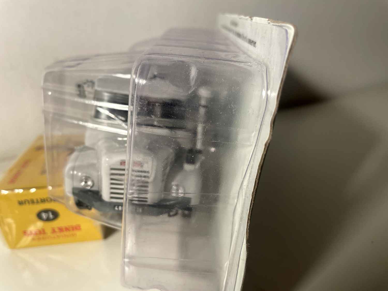 Grauen camion benne Berliet L 62 M3 - Sammlung Hachette